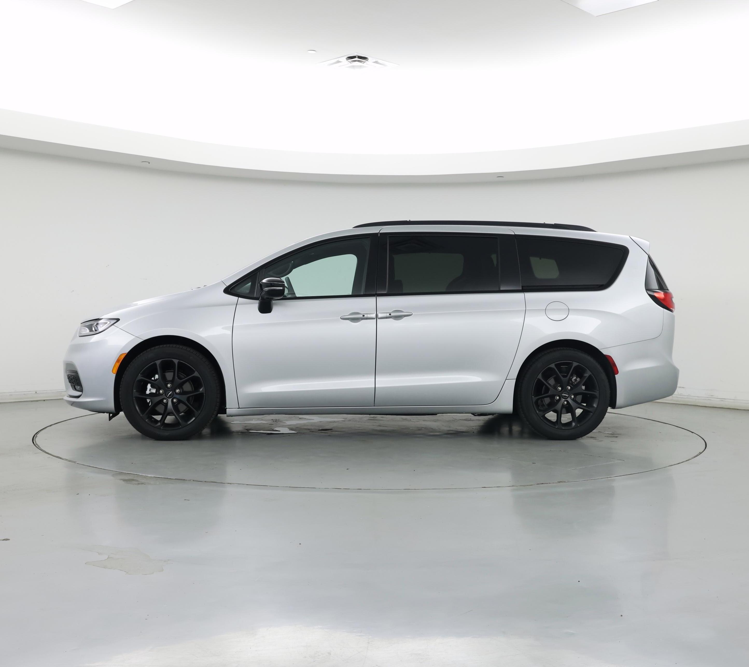 Thumbnail: 2024 Chrysler Pacifica - 3
