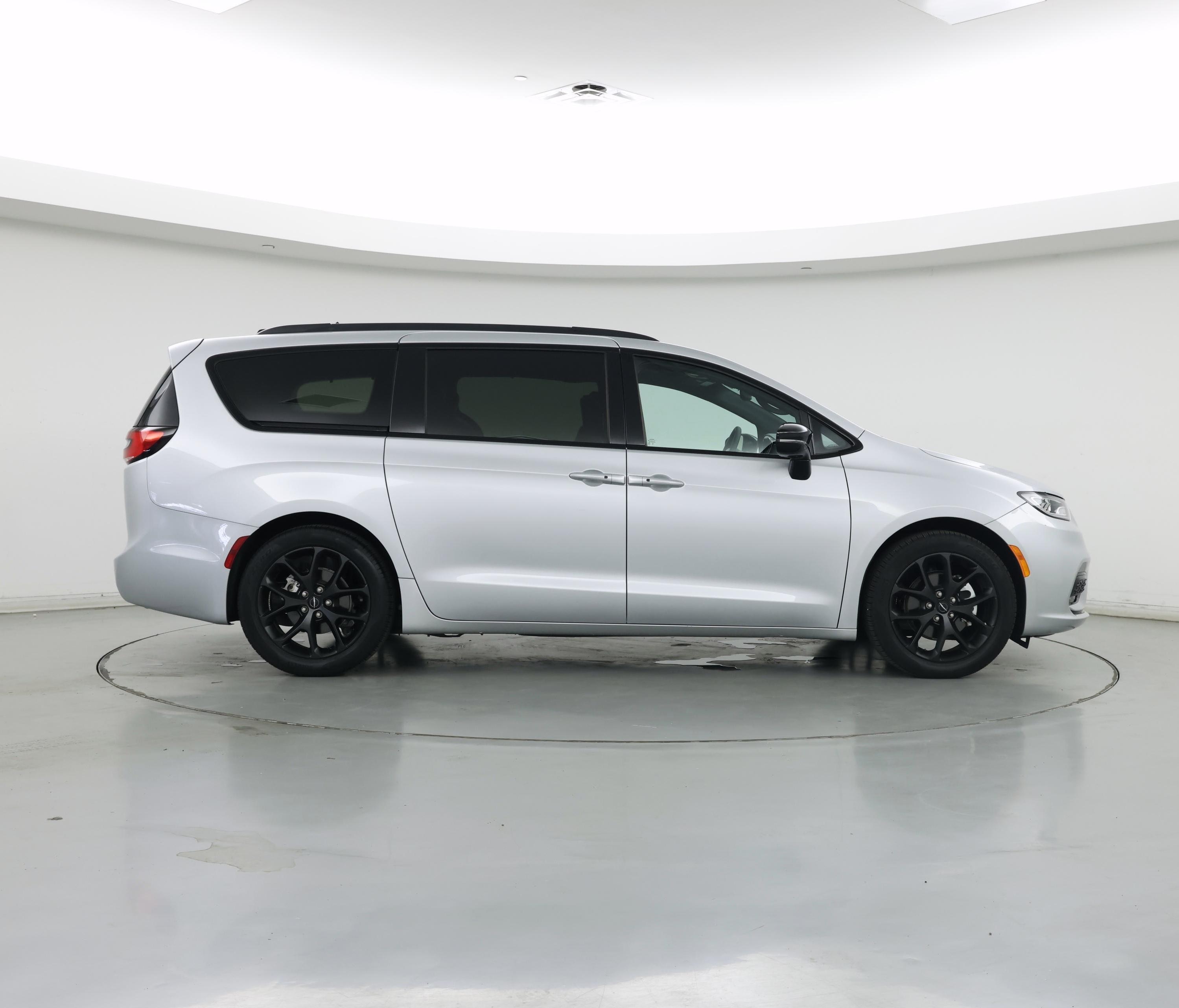 Thumbnail: 2024 Chrysler Pacifica - 7