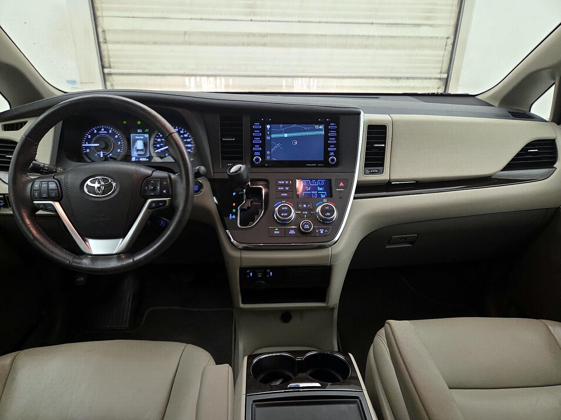 Thumbnail: 2018 Toyota Sienna - 9