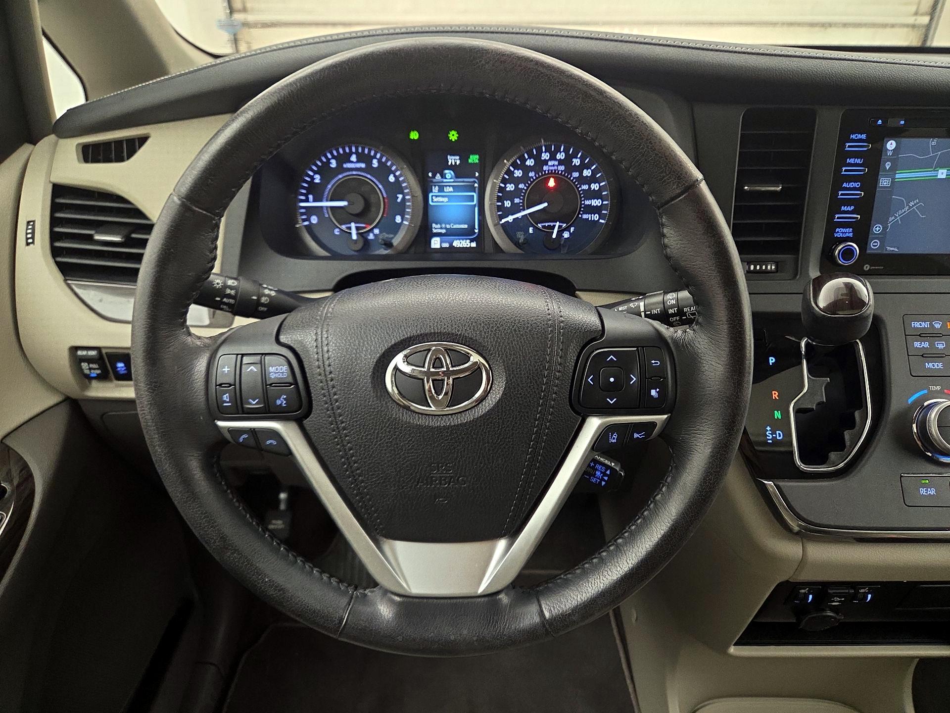 Thumbnail: 2018 Toyota Sienna - 10