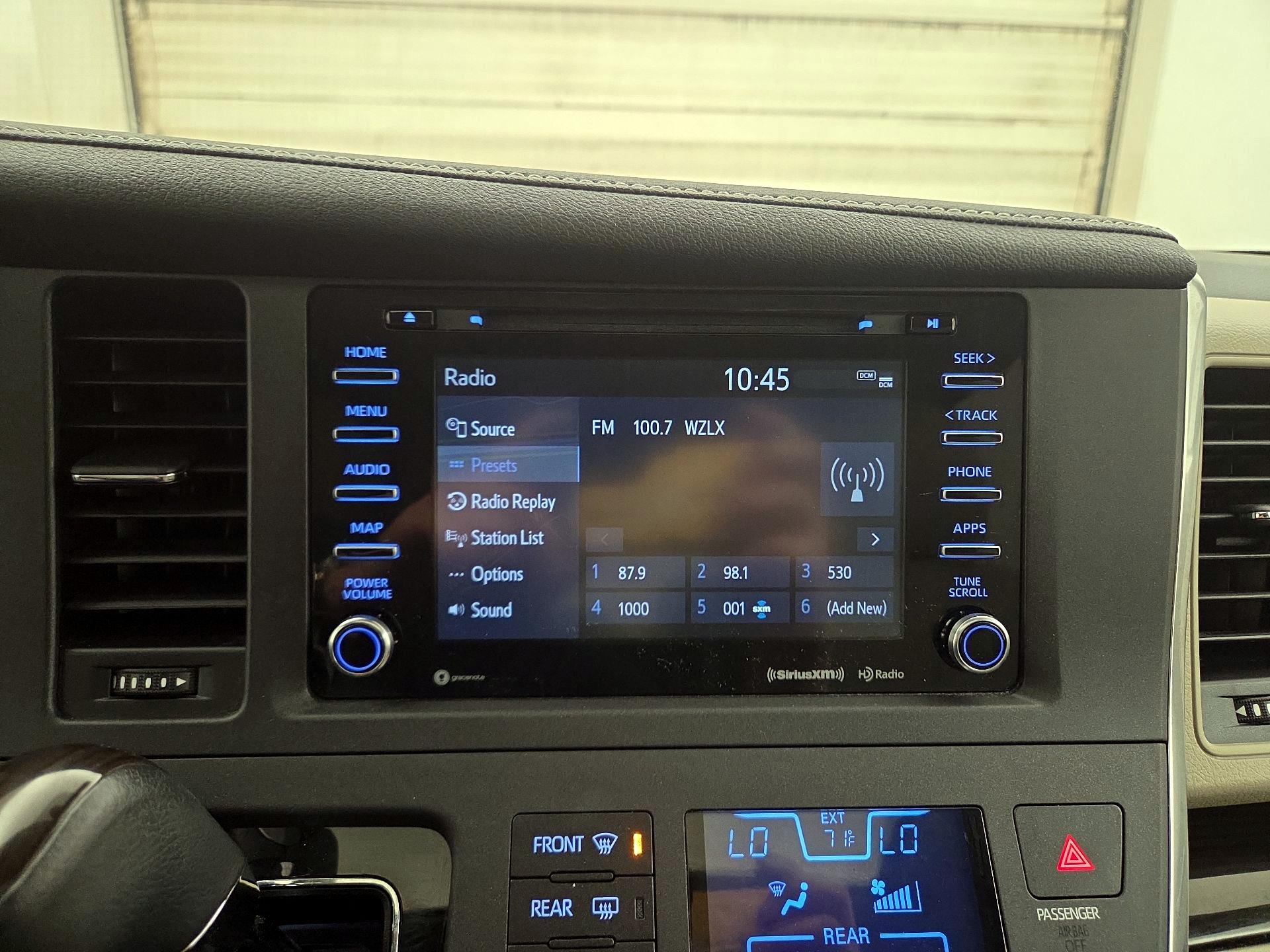 Thumbnail: 2018 Toyota Sienna - 16