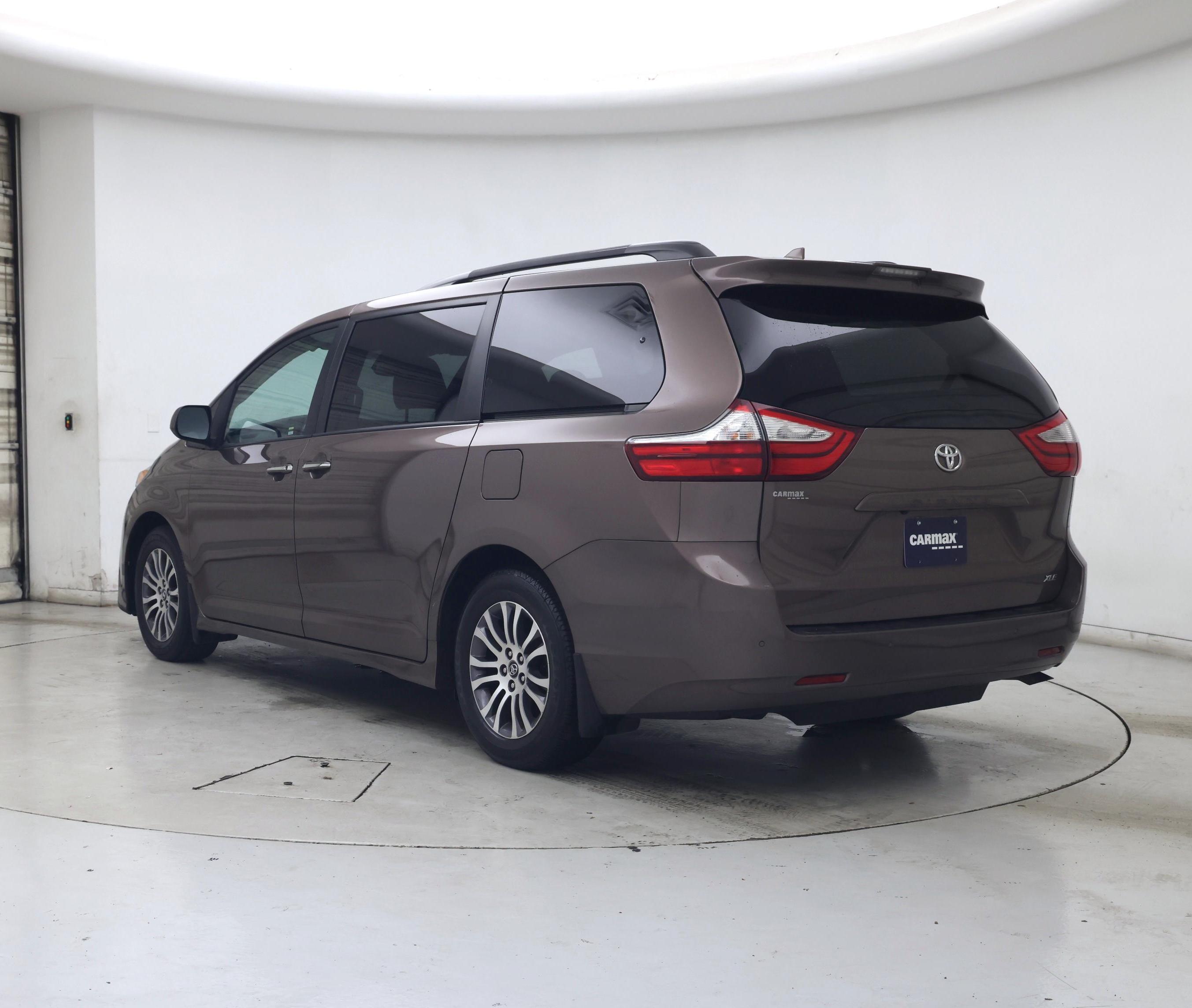 Thumbnail: 2018 Toyota Sienna - 2