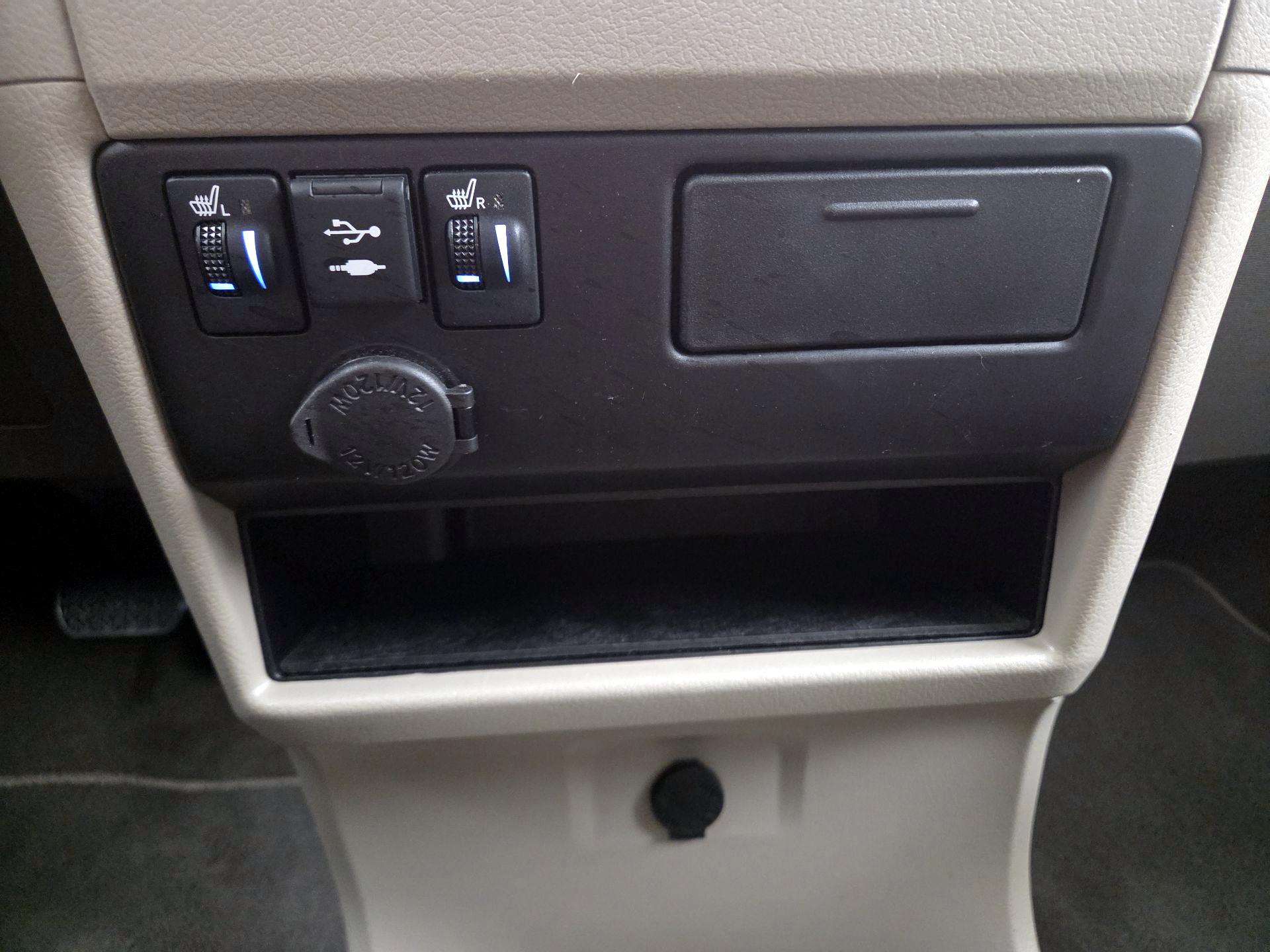 Thumbnail: 2018 Toyota Sienna - 19