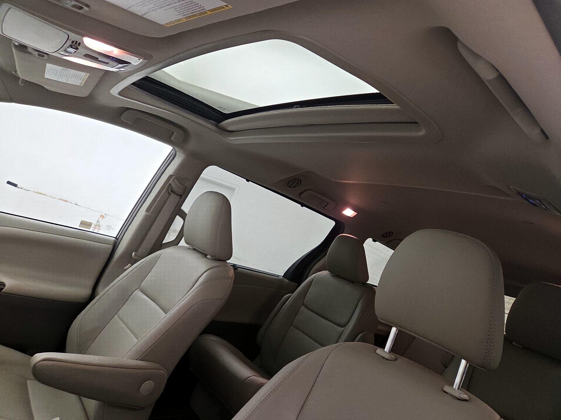 Thumbnail: 2018 Toyota Sienna - 20