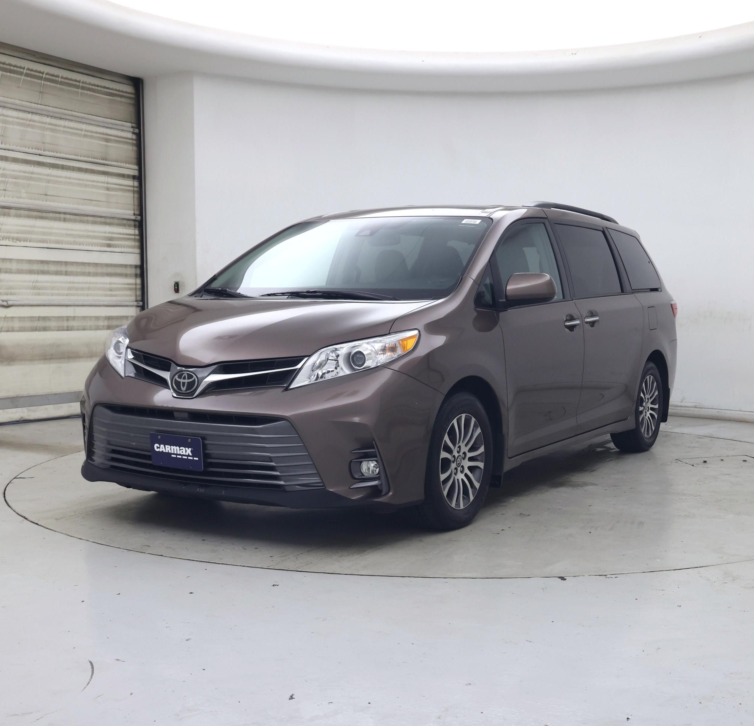 Thumbnail: 2018 Toyota Sienna - 4