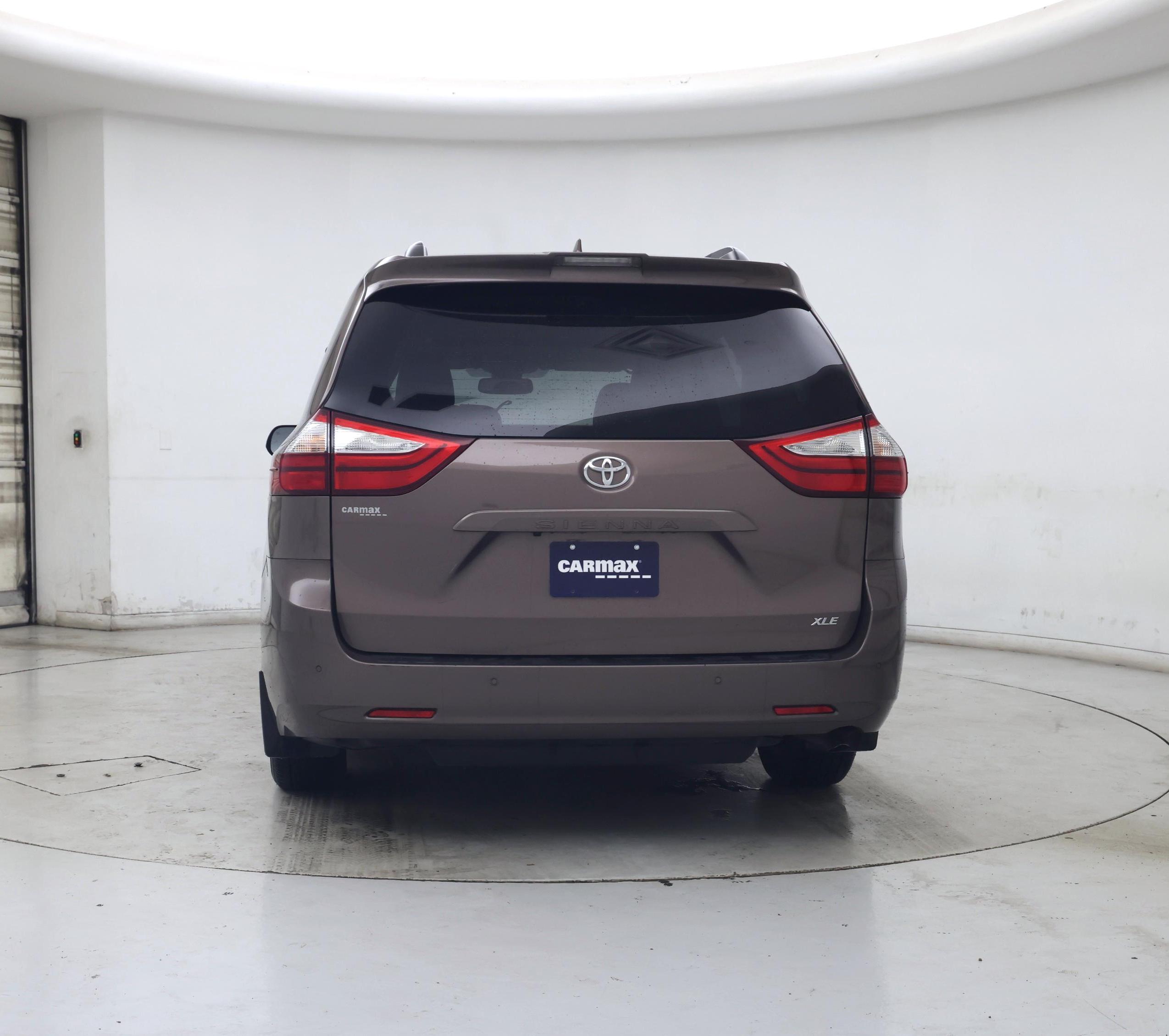 Thumbnail: 2018 Toyota Sienna - 6