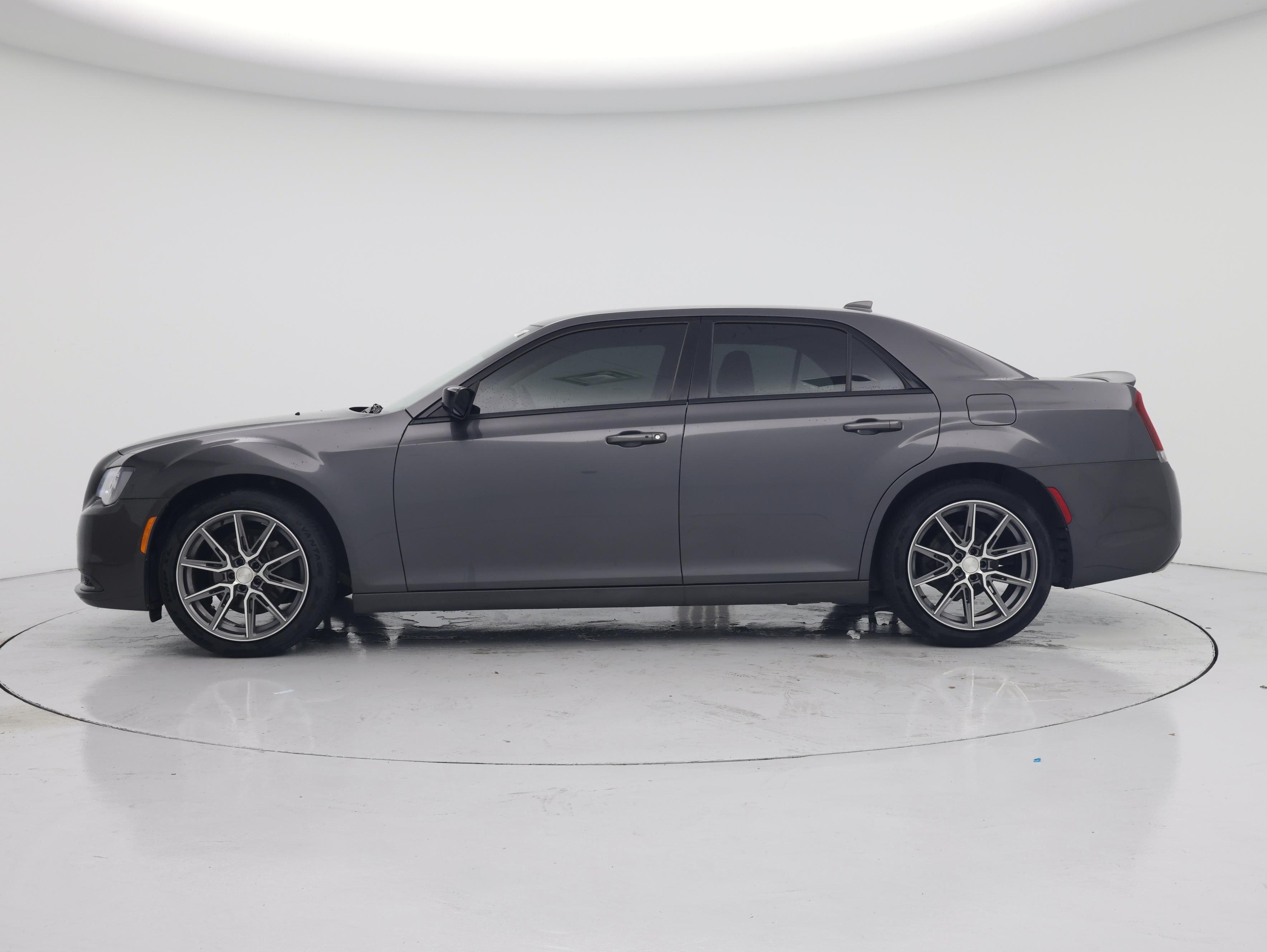 Thumbnail: 2019 Chrysler 300 - 3