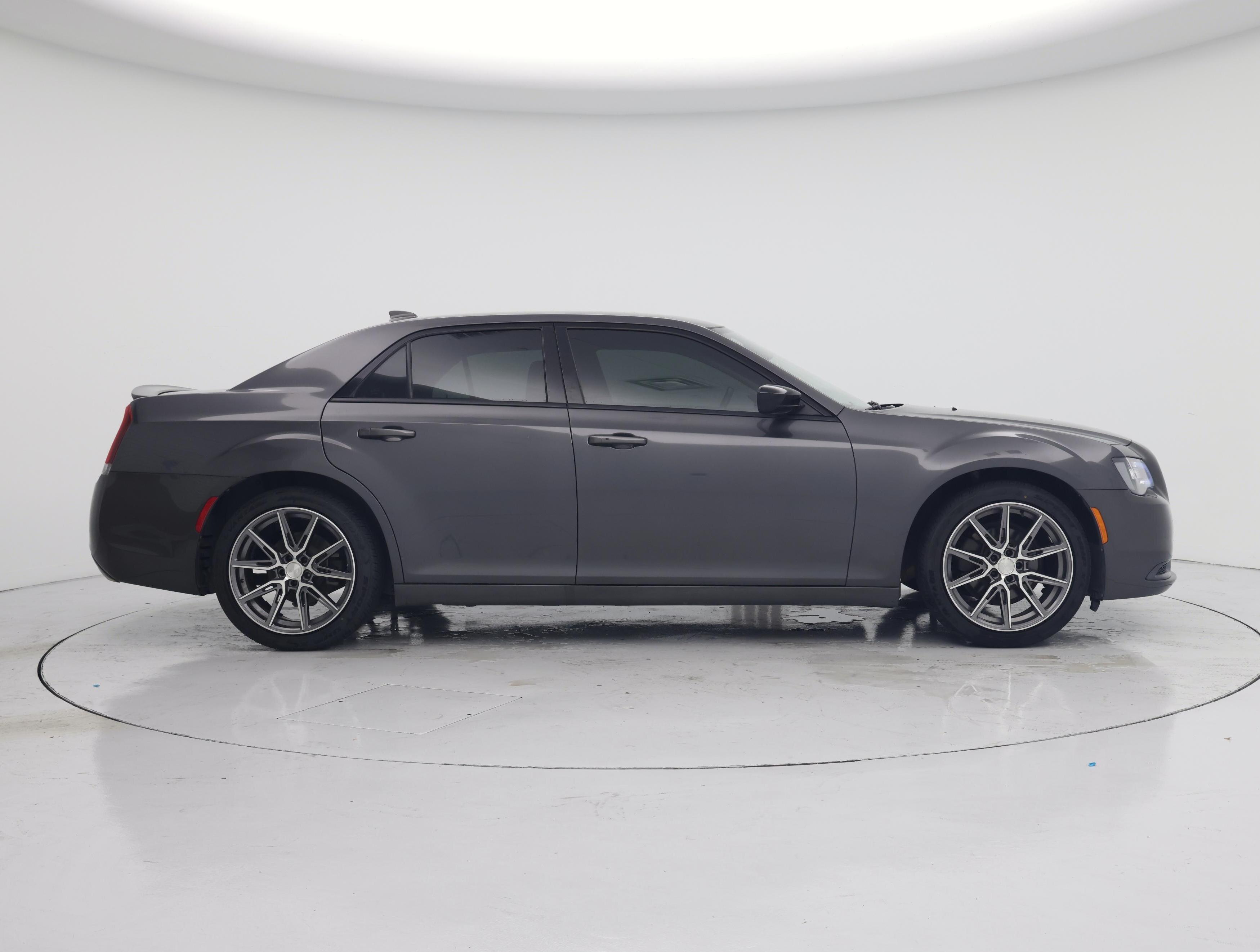 Thumbnail: 2019 Chrysler 300 - 7