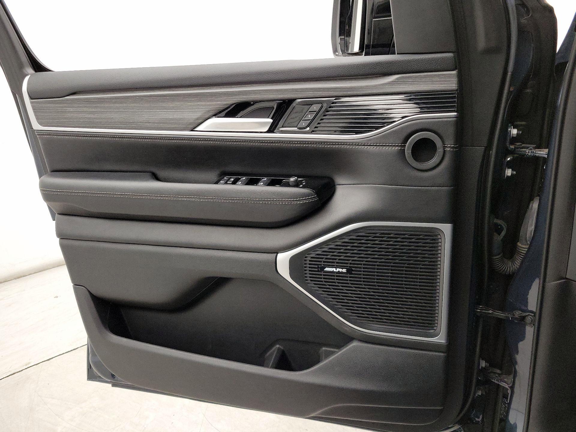 Thumbnail: 2023 Jeep Wagoneer - 12