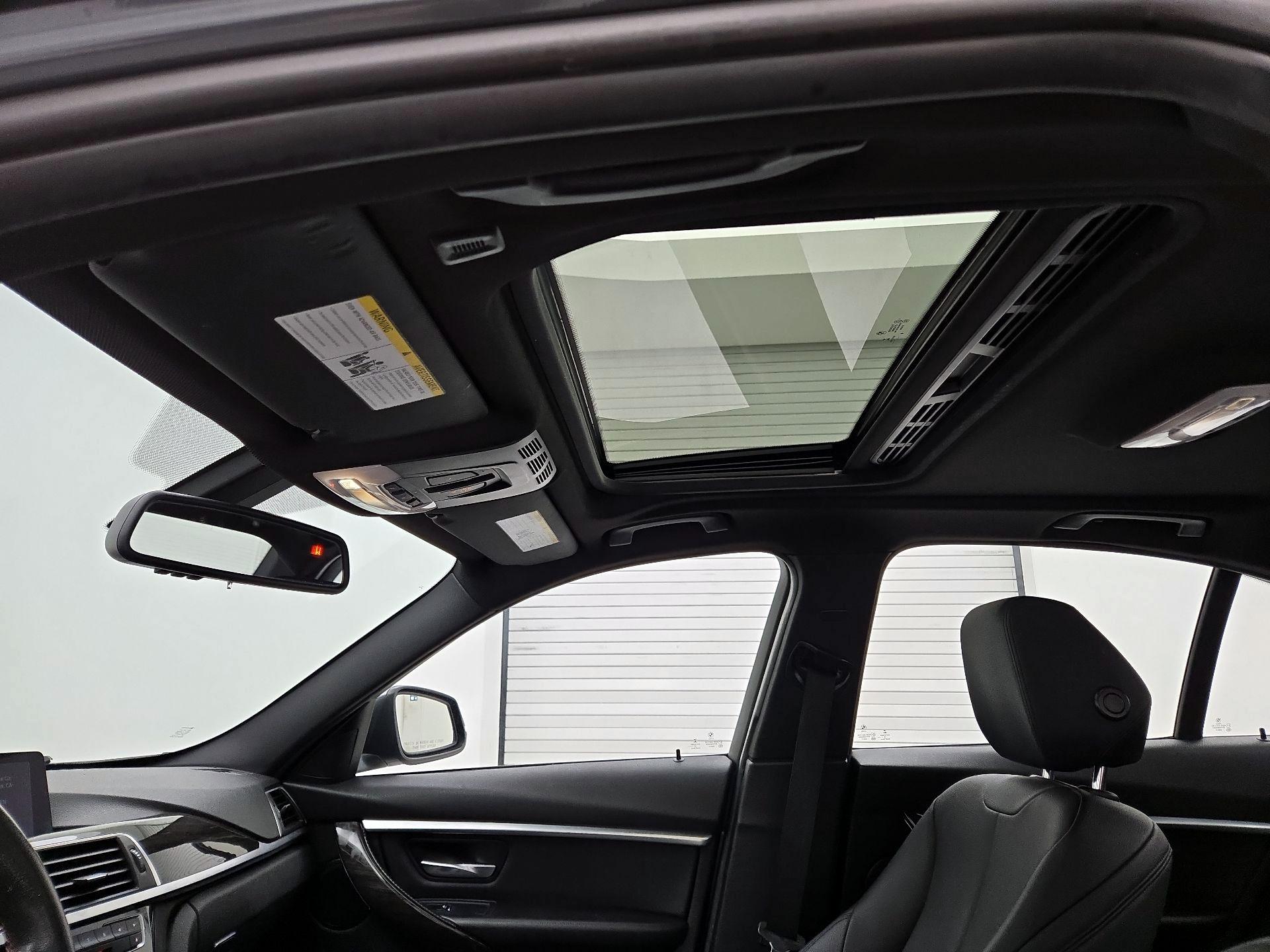 Thumbnail: 2016 BMW 3 Series - 18