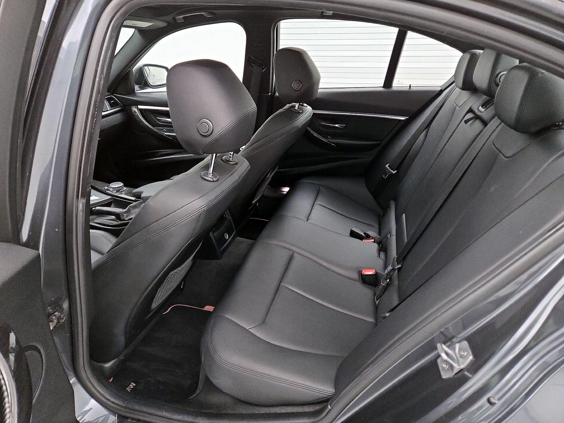 Thumbnail: 2016 BMW 3 Series - 19
