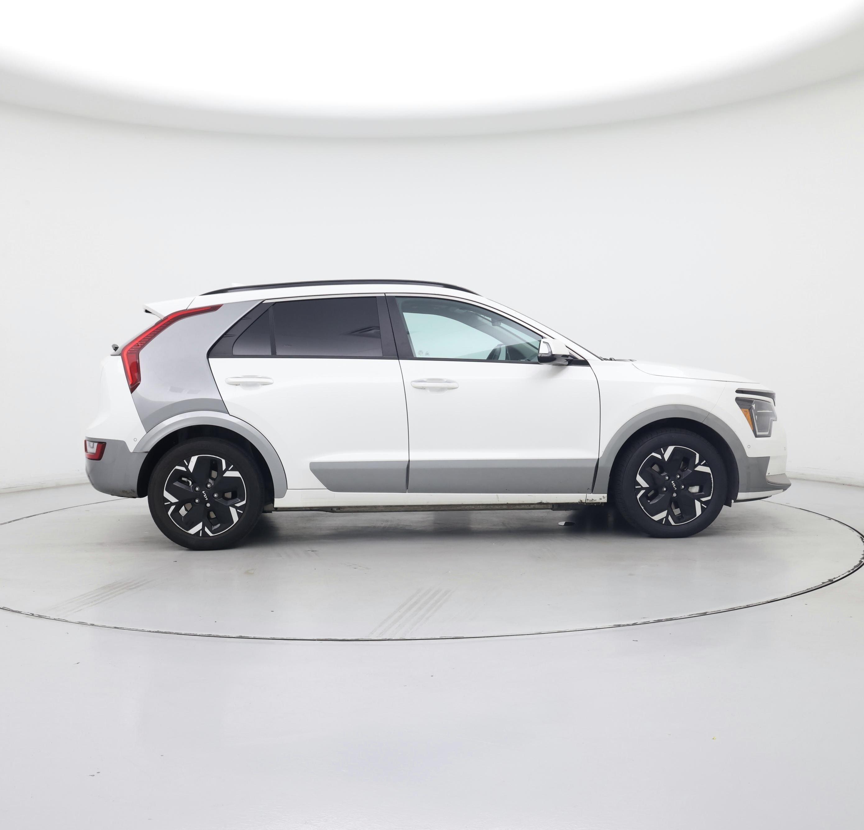 Thumbnail: 2023 Kia Niro - 7