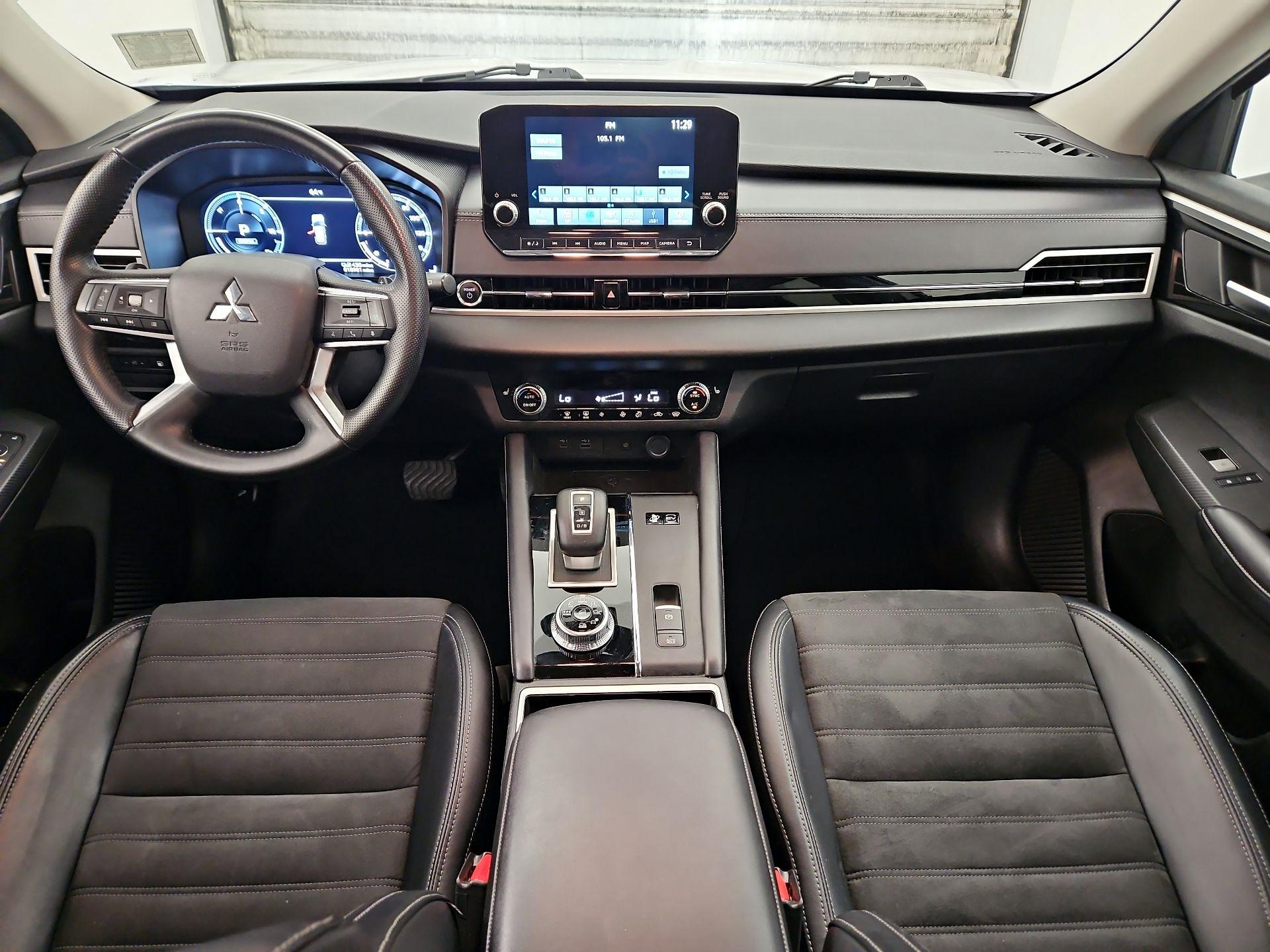 Thumbnail: 2024 Mitsubishi Outlander - 9