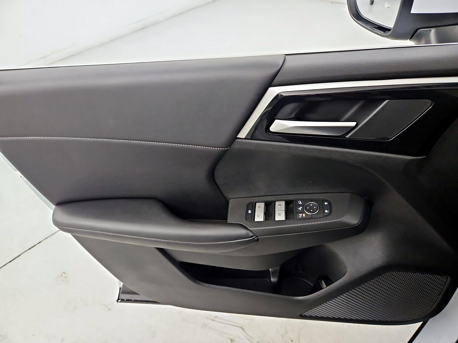 Thumbnail: 2024 Mitsubishi Outlander - 12