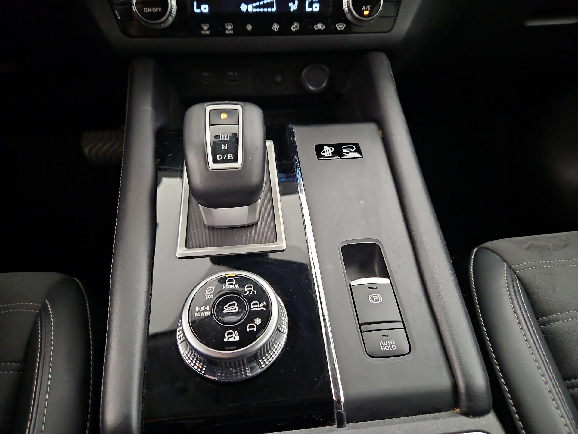 Thumbnail: 2024 Mitsubishi Outlander - 16