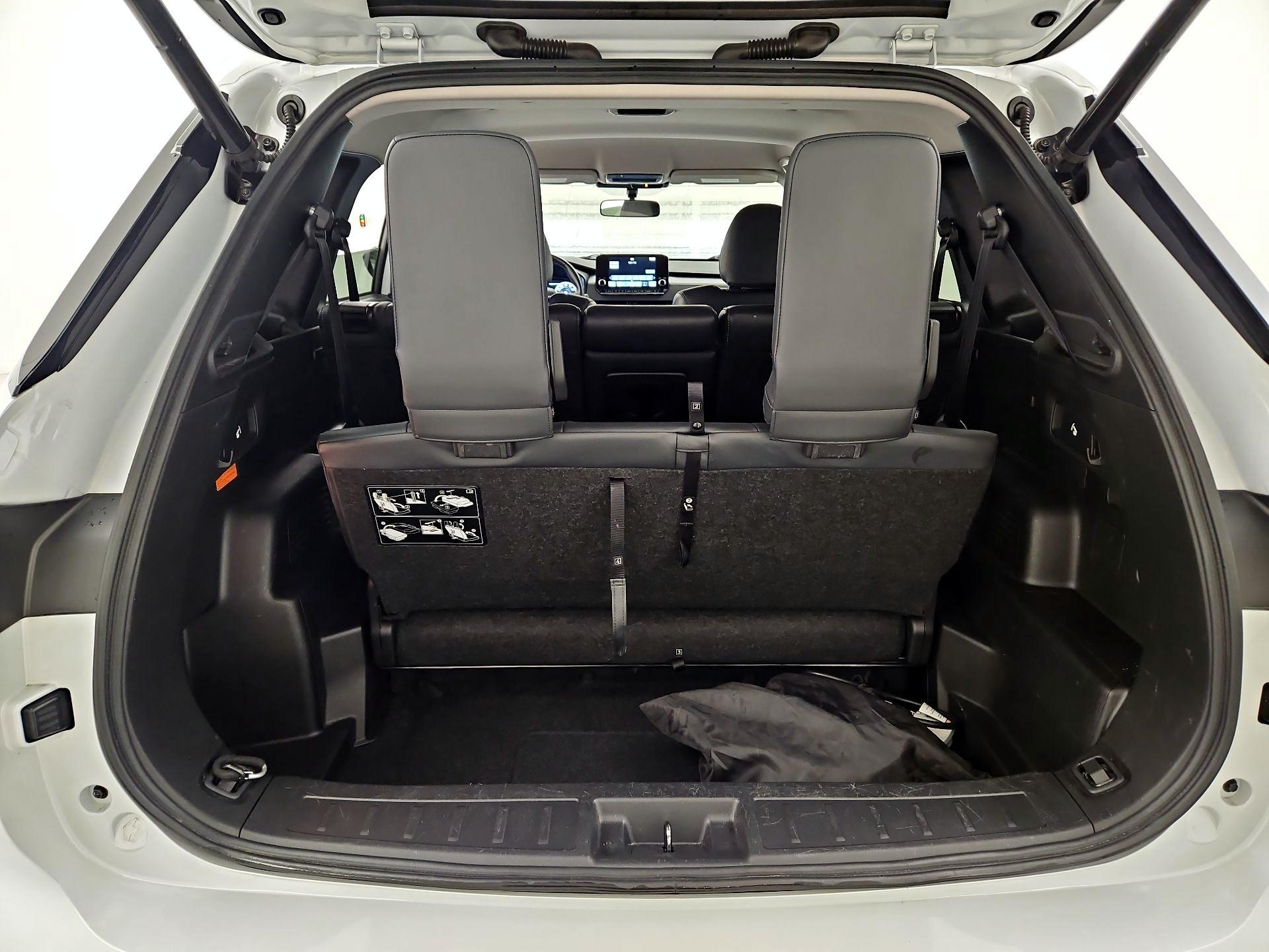 Thumbnail: 2024 Mitsubishi Outlander - 19
