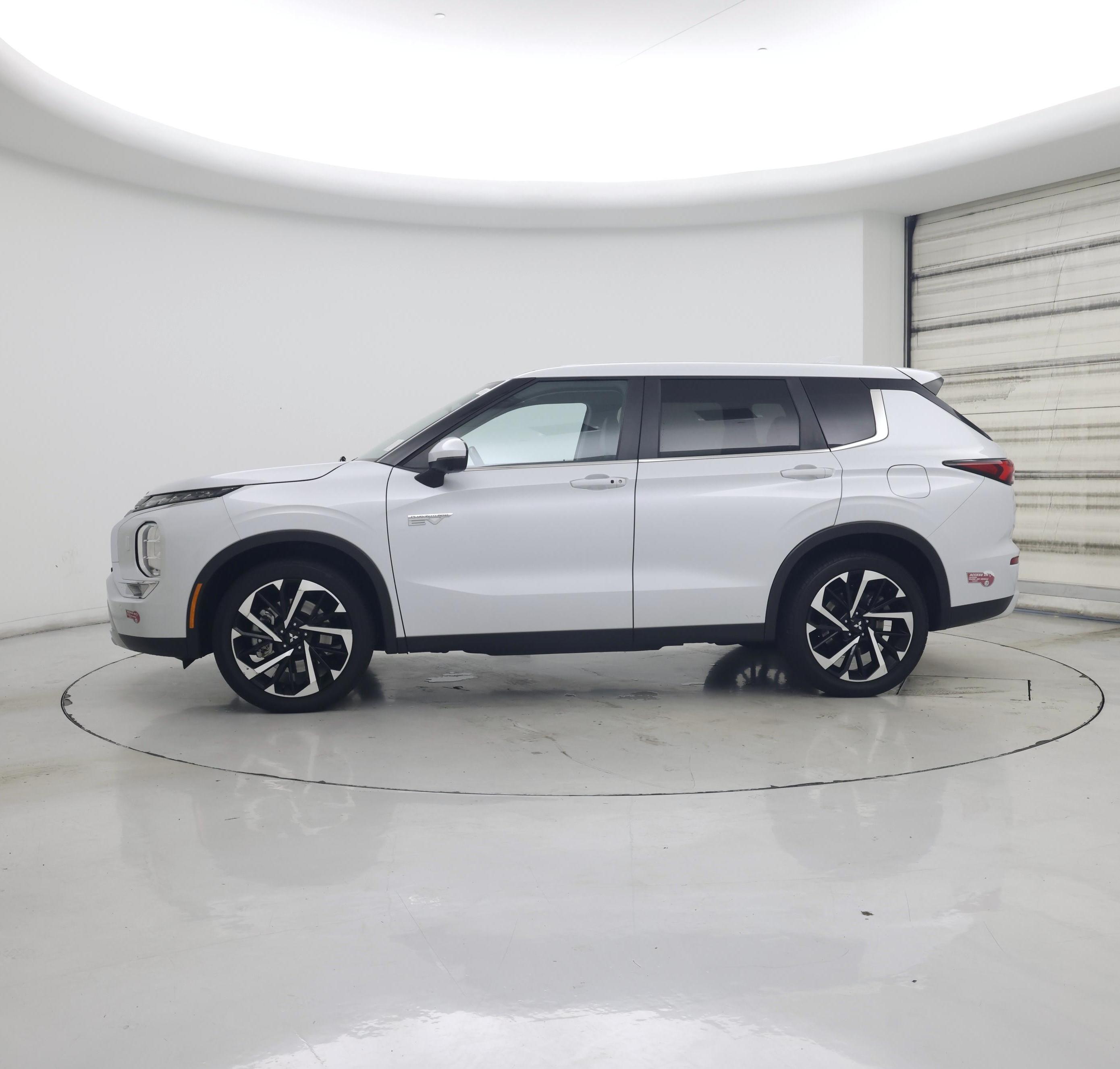 Thumbnail: 2024 Mitsubishi Outlander - 3