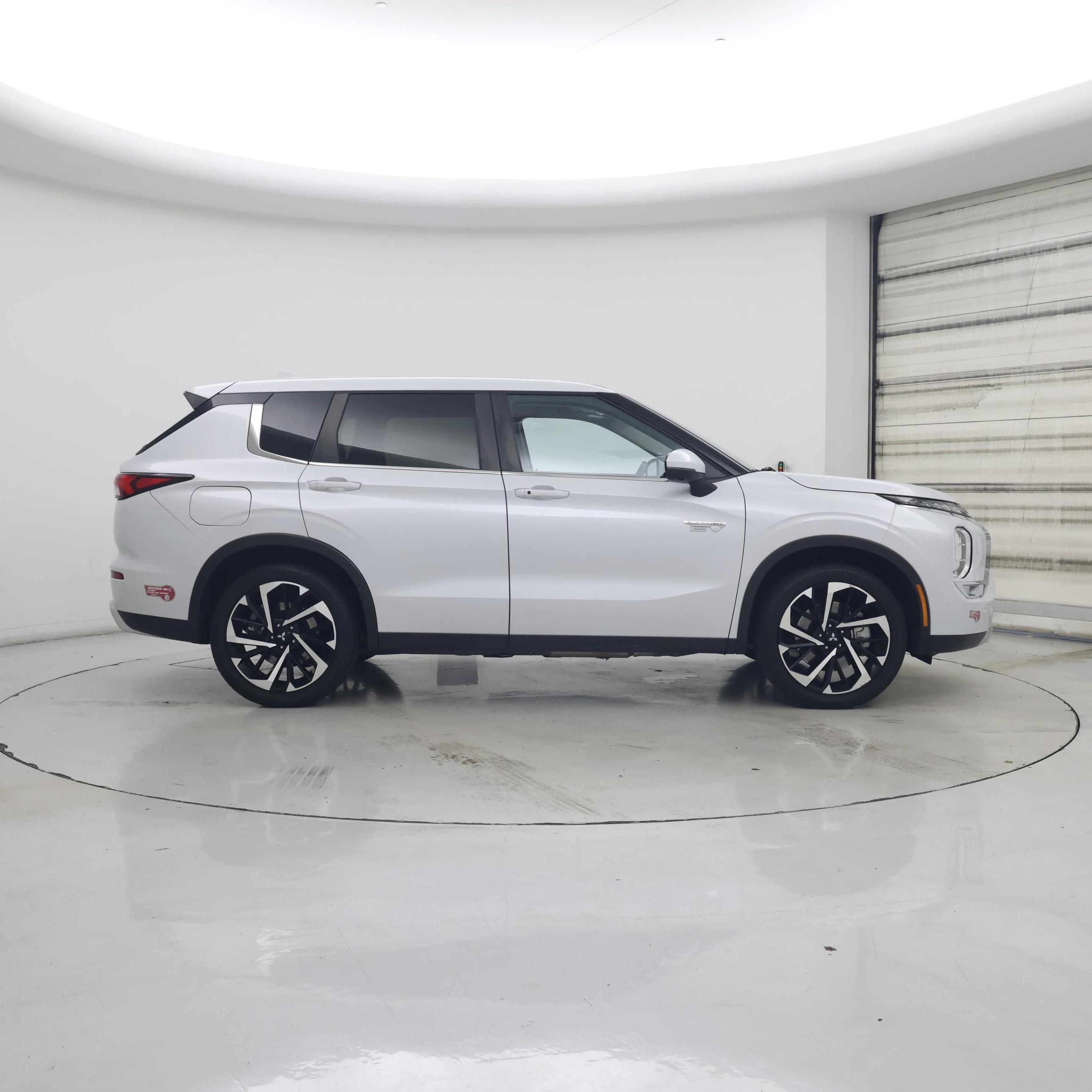 Thumbnail: 2024 Mitsubishi Outlander - 7