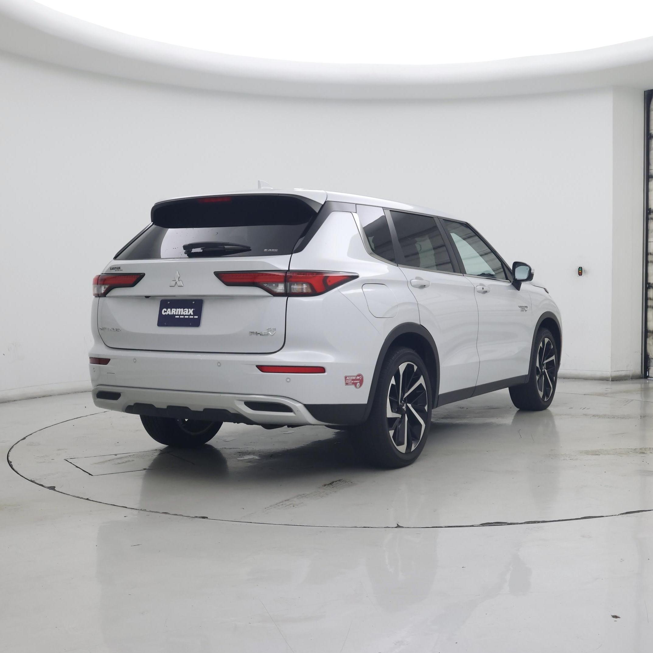 Thumbnail: 2024 Mitsubishi Outlander - 8