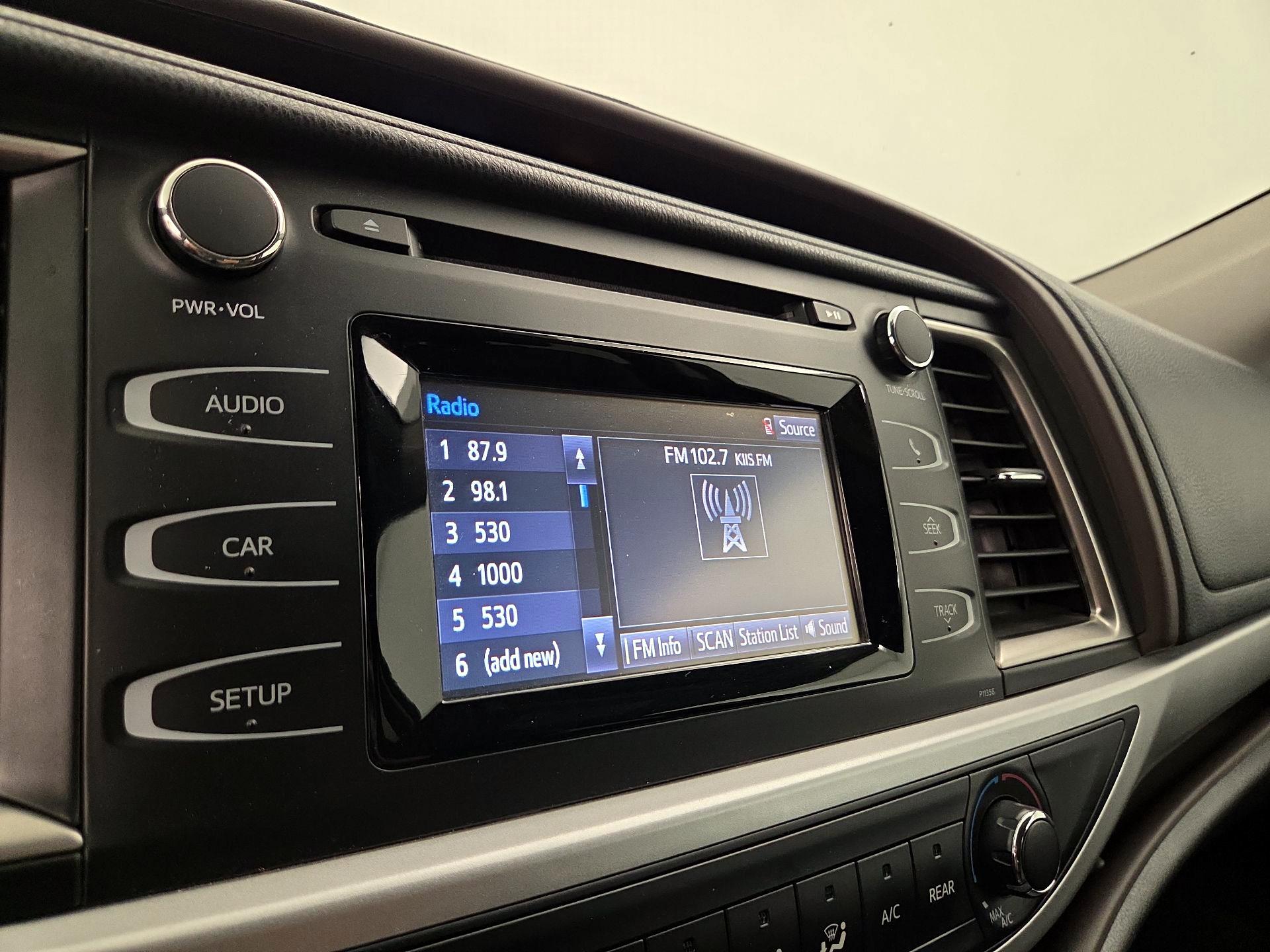 Thumbnail: 2018 Toyota Highlander - 14