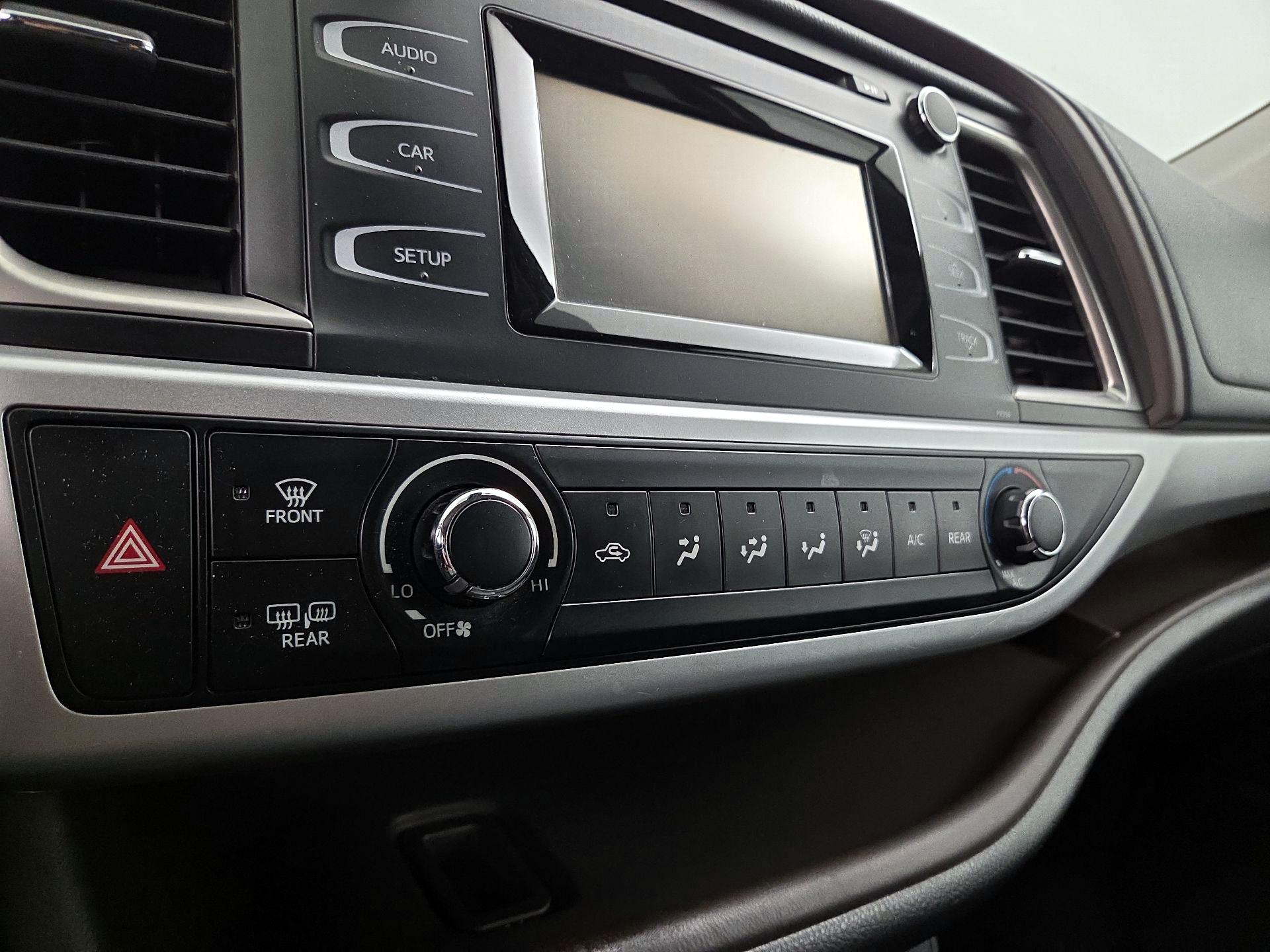Thumbnail: 2018 Toyota Highlander - 15