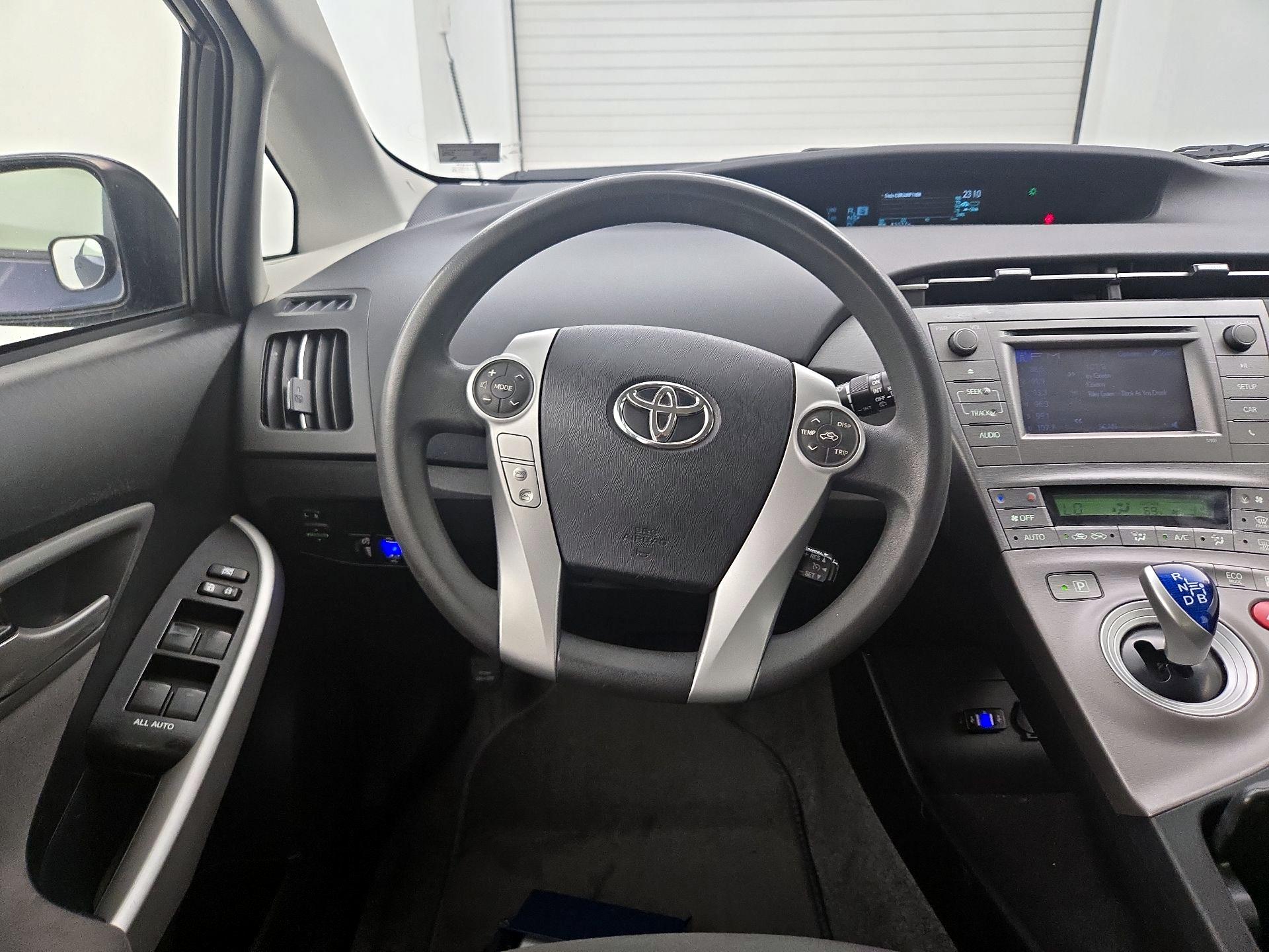 Thumbnail: 2014 Toyota Prius - 10