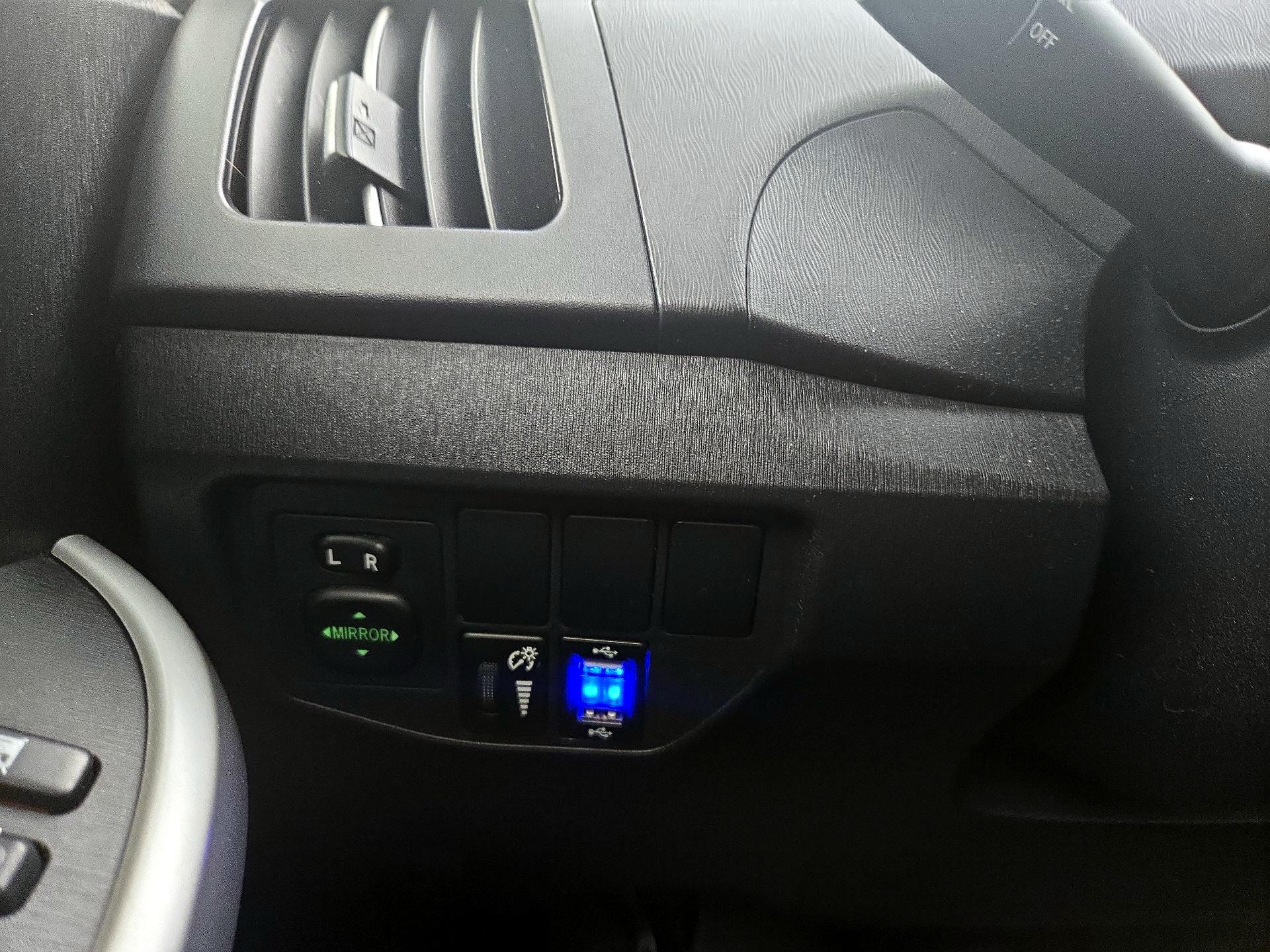 Thumbnail: 2014 Toyota Prius - 13