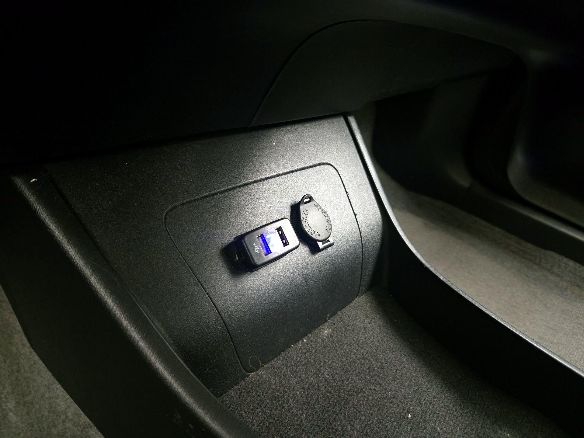 Thumbnail: 2014 Toyota Prius - 17
