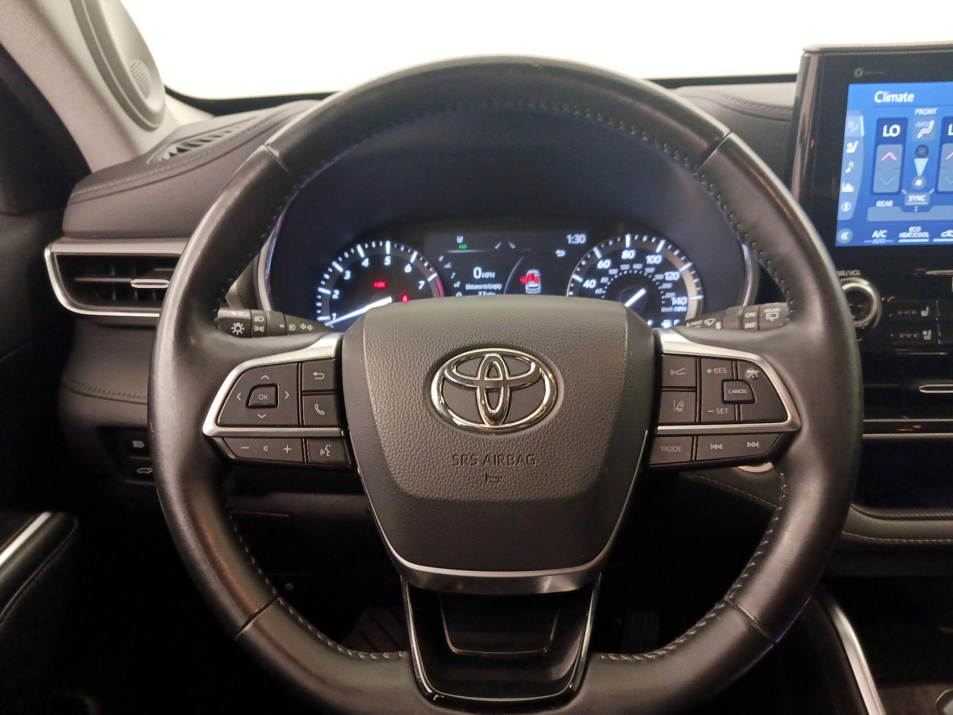 Thumbnail: 2021 Toyota Highlander - 10
