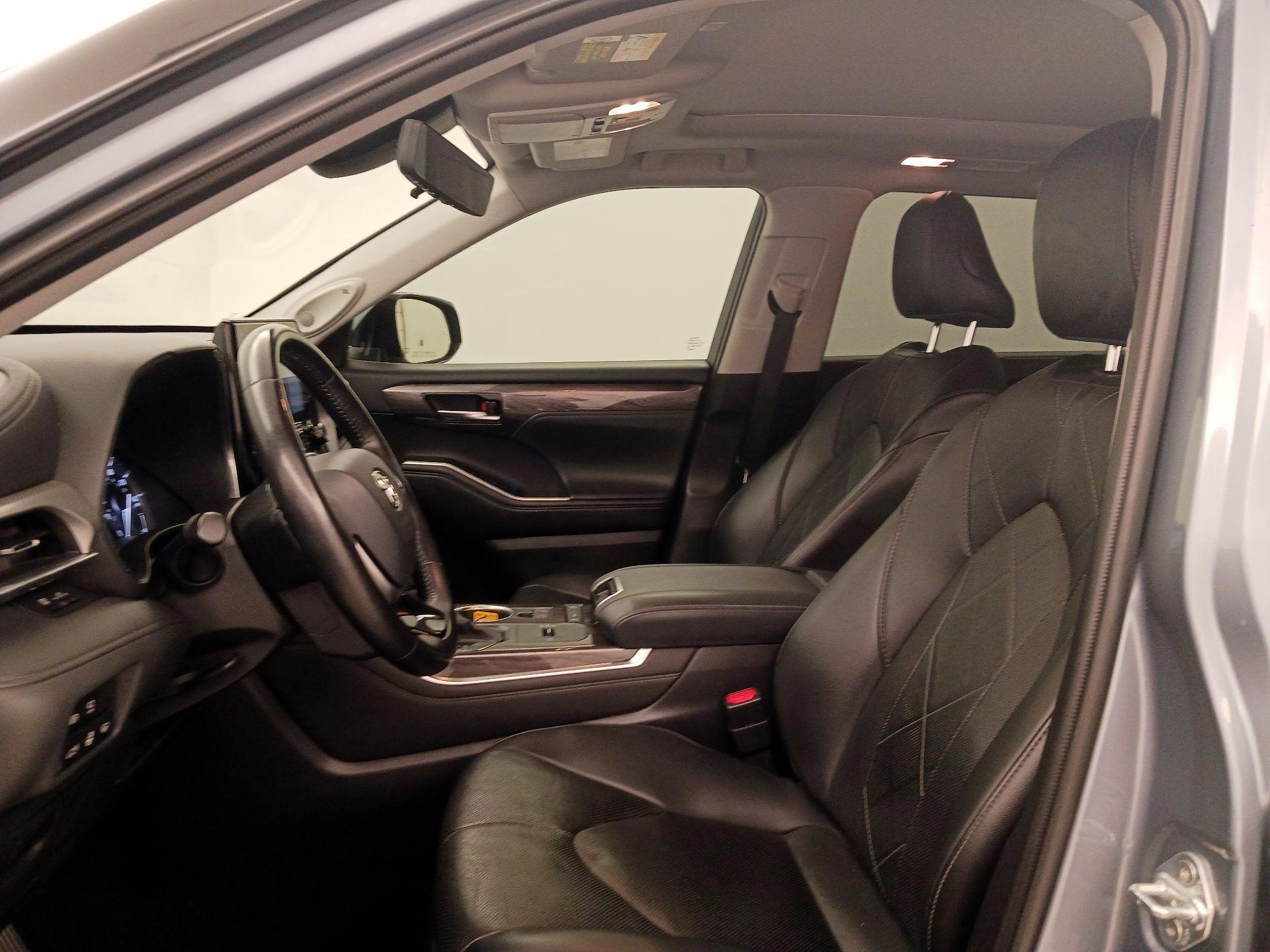 Thumbnail: 2021 Toyota Highlander - 11
