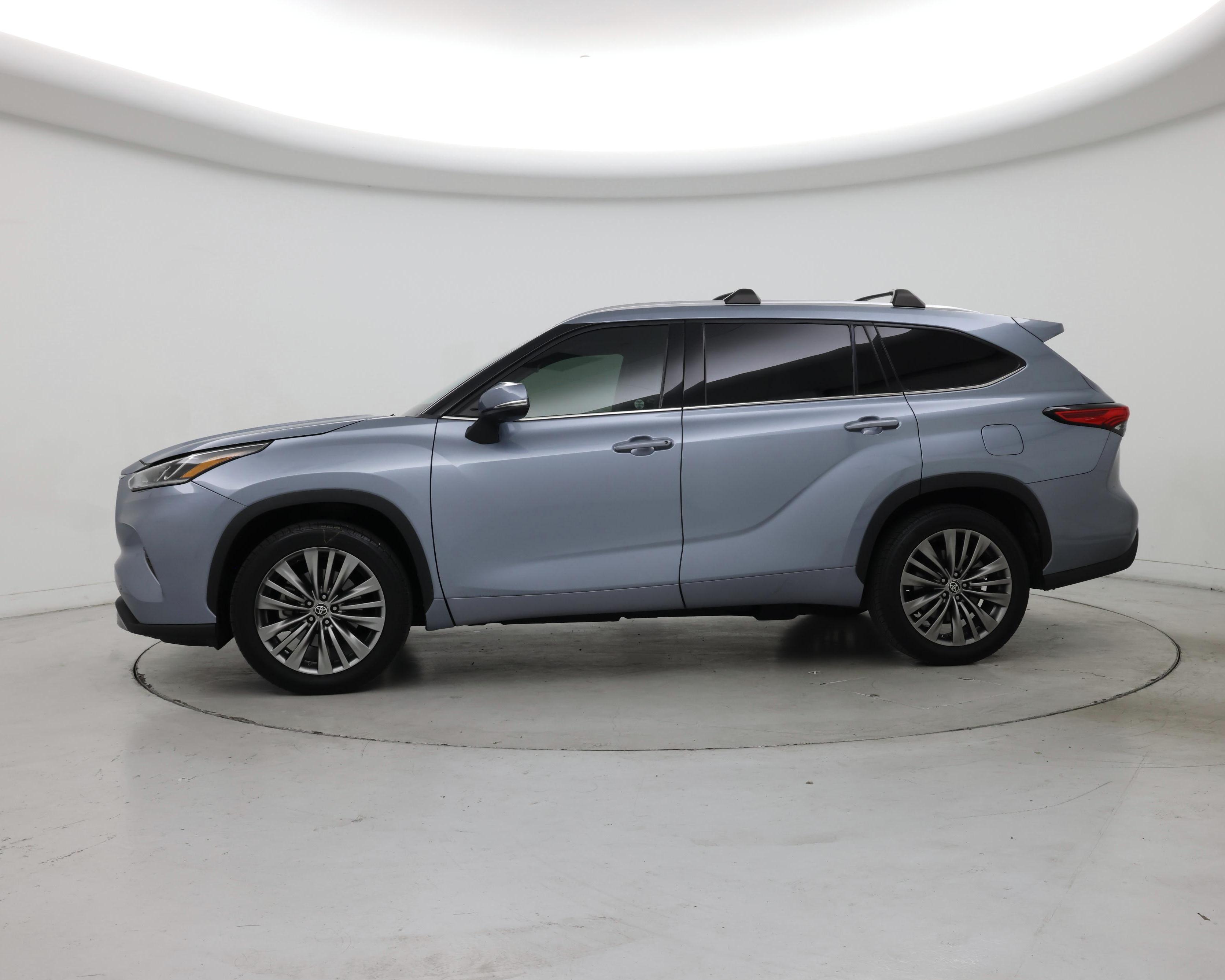 Thumbnail: 2021 Toyota Highlander - 3