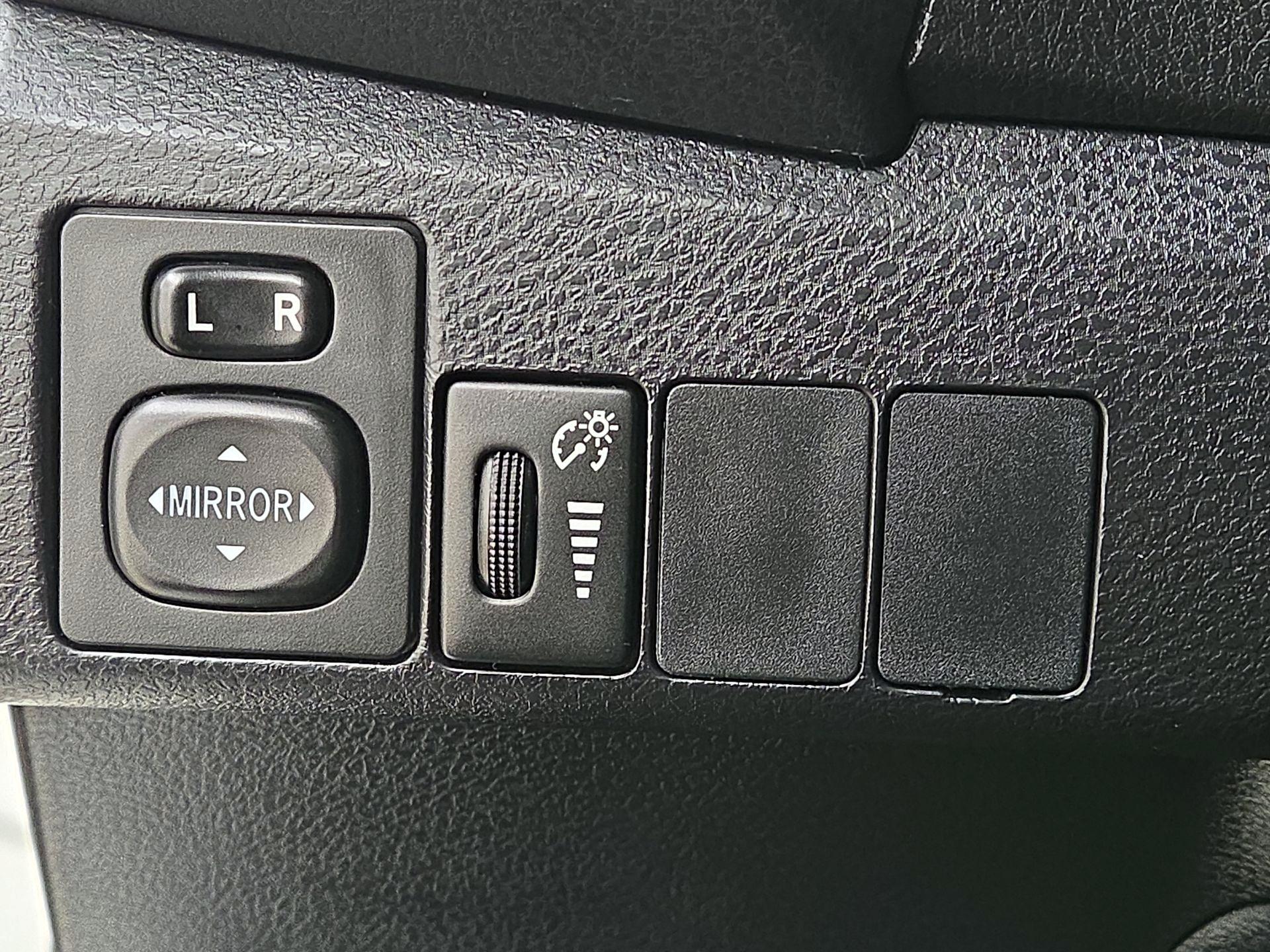Thumbnail: 2015 Toyota Corolla - 13