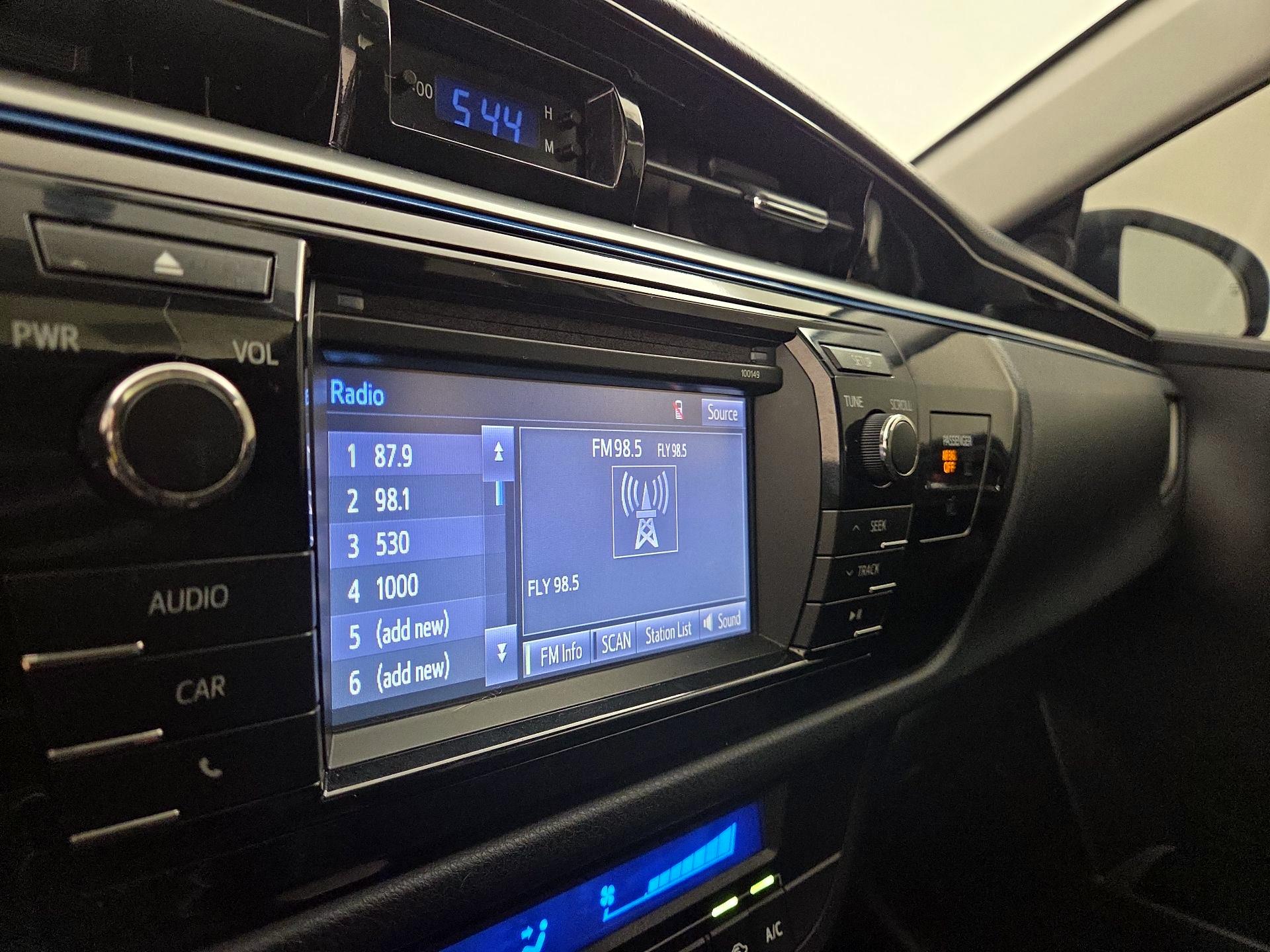 Thumbnail: 2015 Toyota Corolla - 15