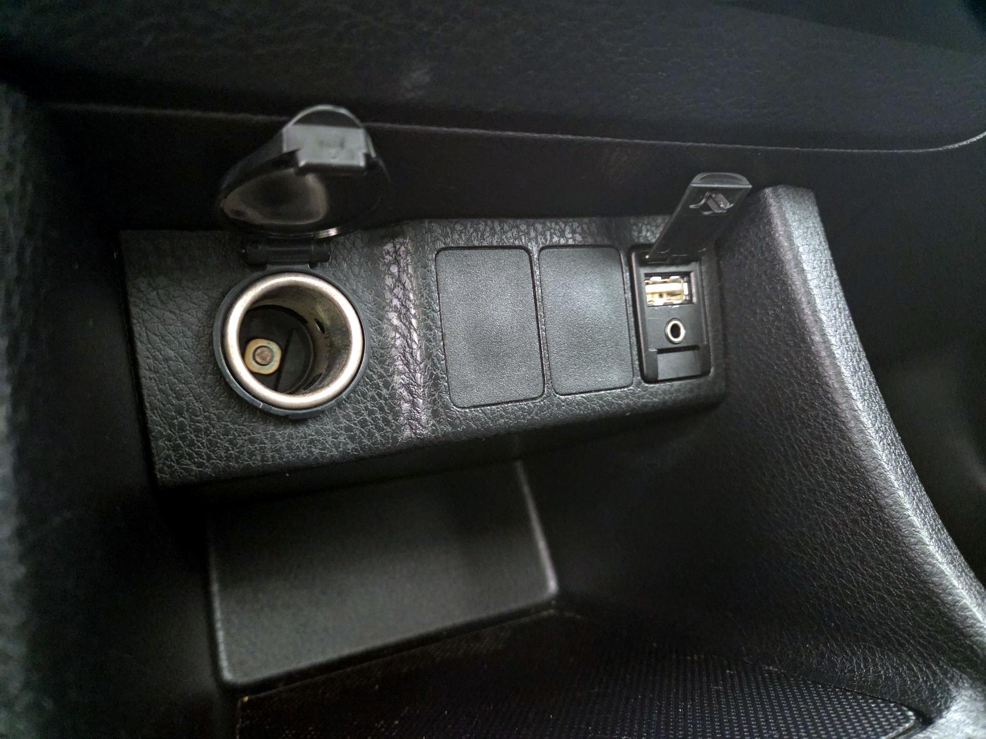 Thumbnail: 2015 Toyota Corolla - 18