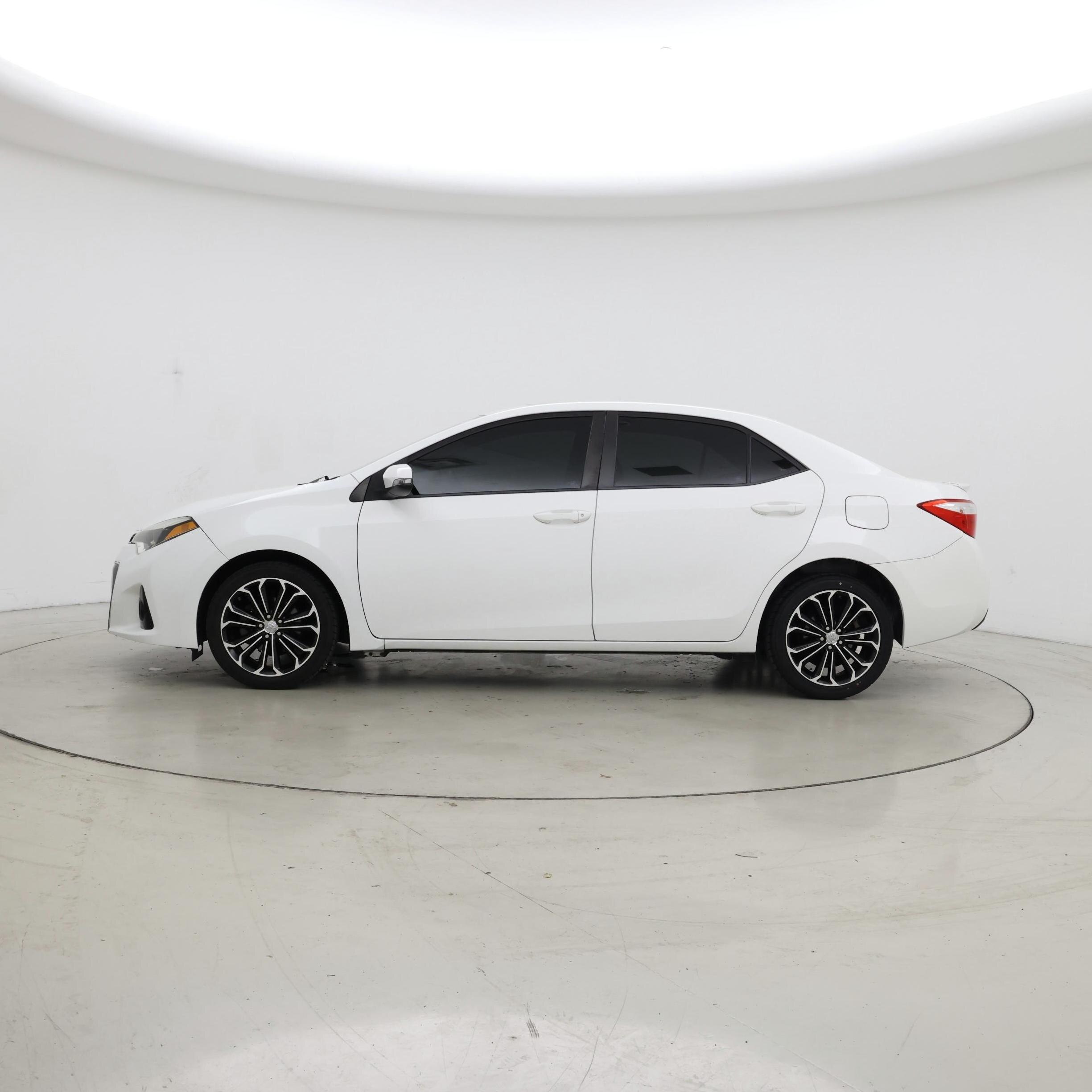 Thumbnail: 2015 Toyota Corolla - 3