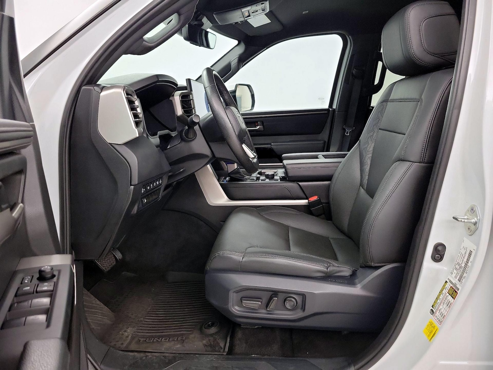 2025 Toyota Tundra Limited - Photo 12