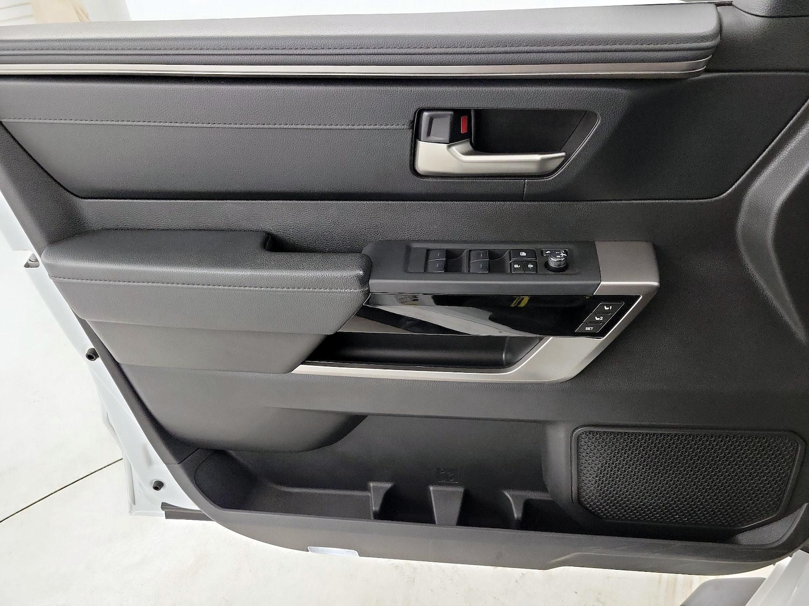 2025 Toyota Tundra Limited - Photo 13