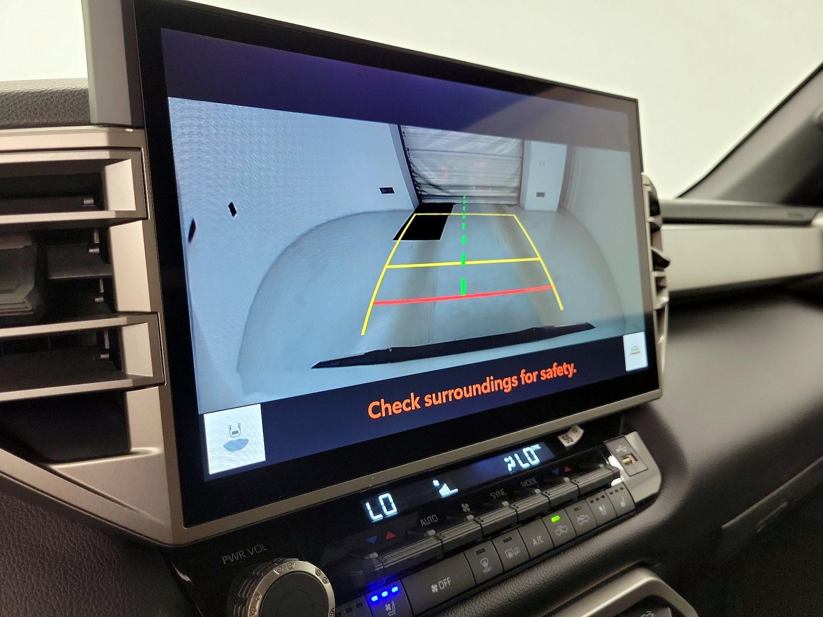2025 Toyota Tundra Limited - Photo 15