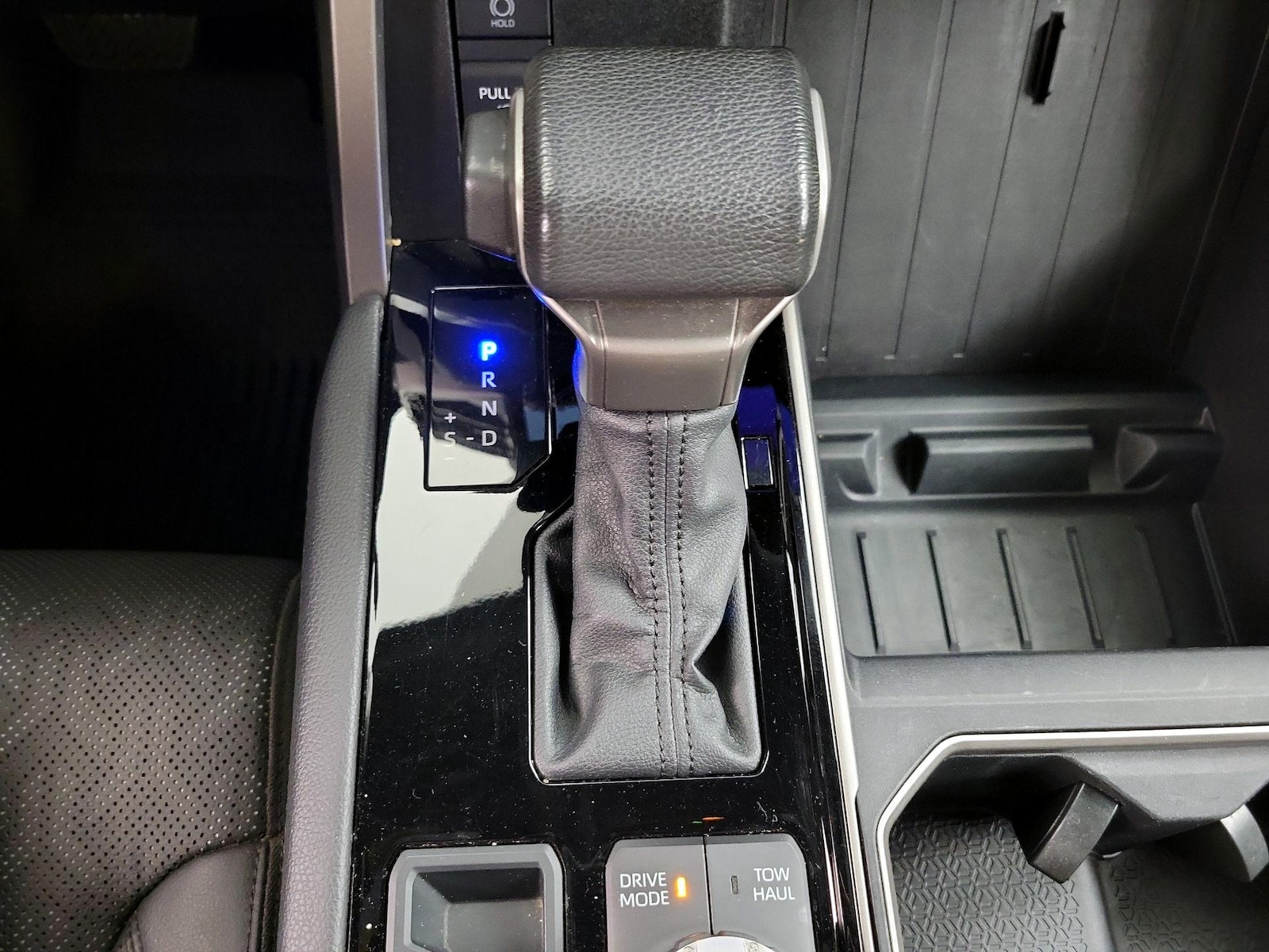 2025 Toyota Tundra Limited - Photo 18