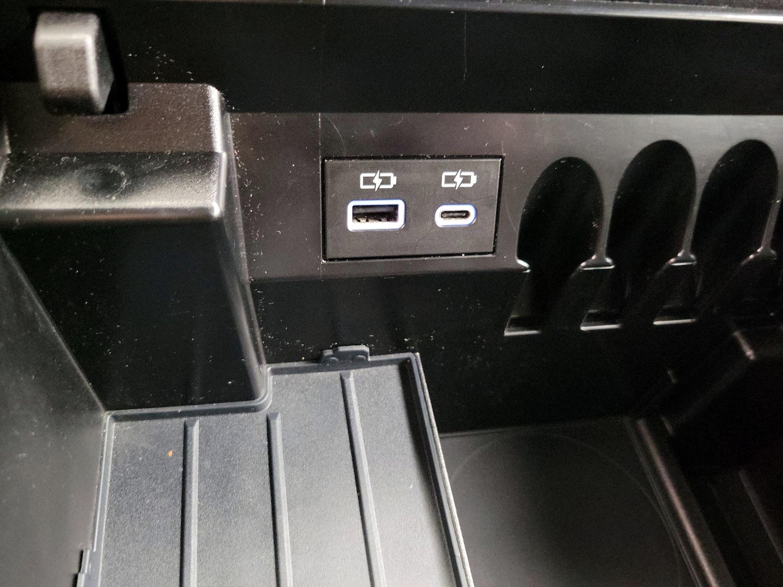 2025 Toyota Tundra Limited - Photo 19
