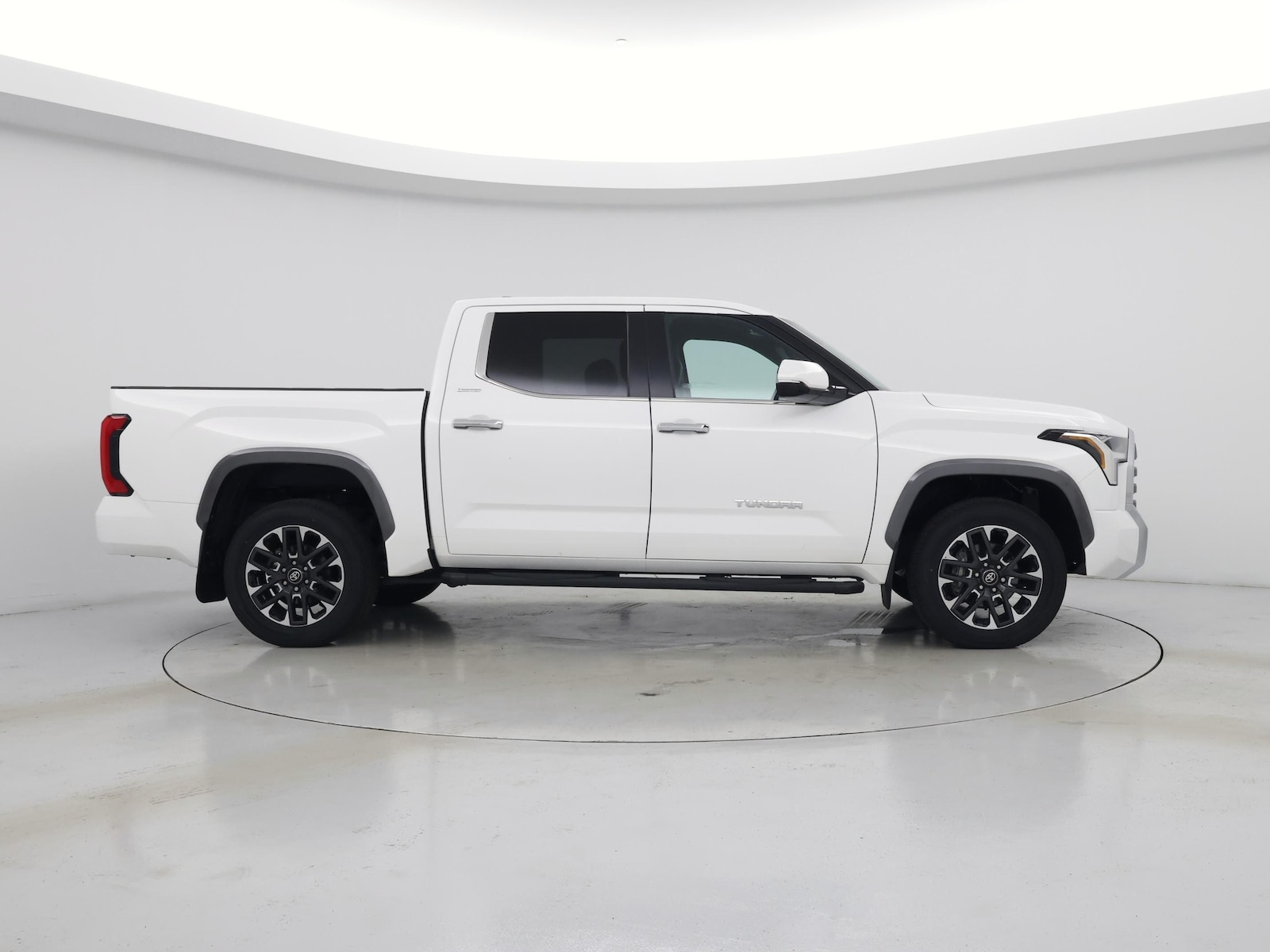 2025 Toyota Tundra Limited - Photo 8