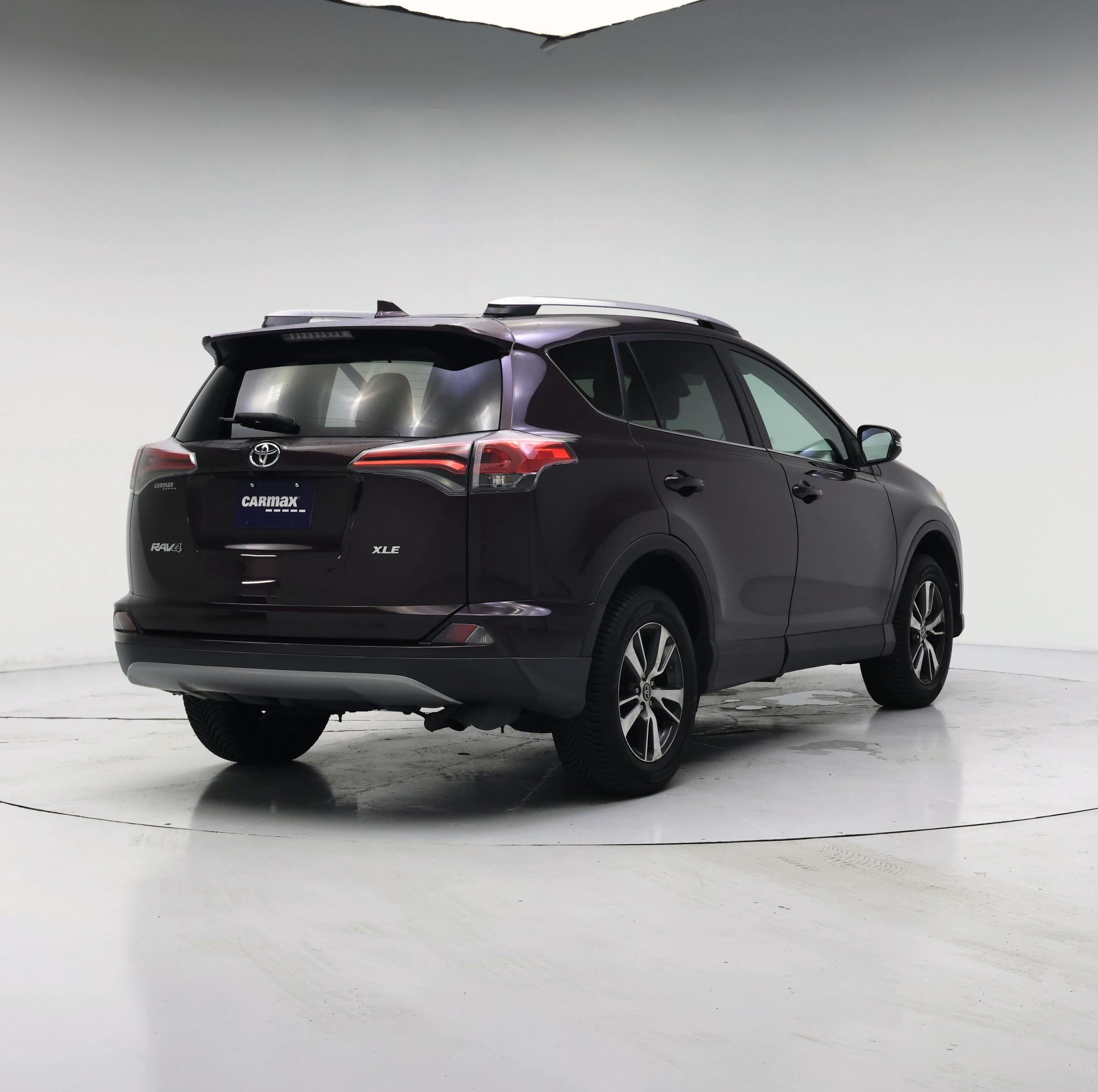 Thumbnail: 2017 Toyota RAV4 - 8