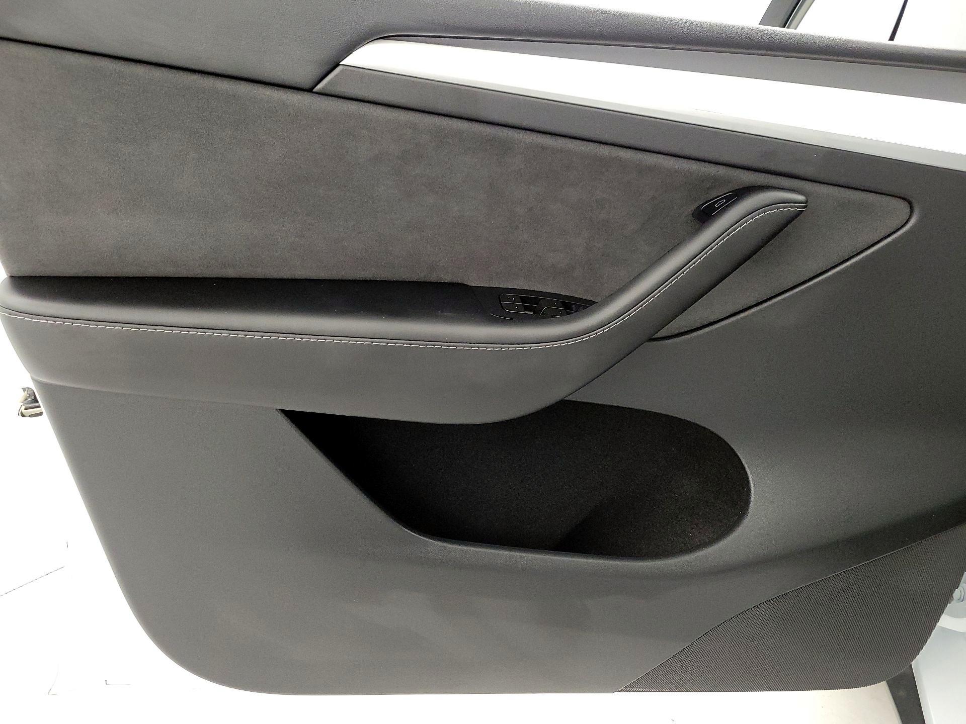 Thumbnail: 2023 Tesla Model Y - 12