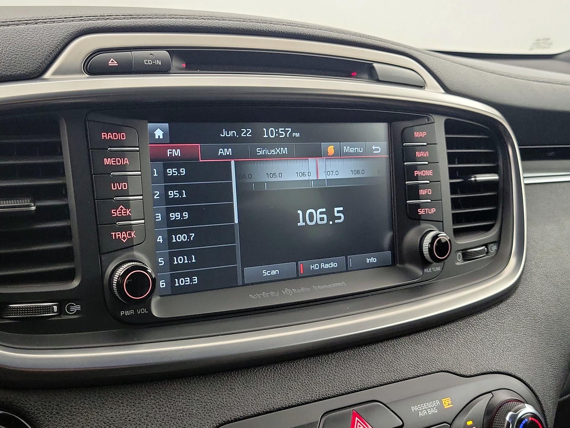 Thumbnail: 2016 Kia Sorento - 16