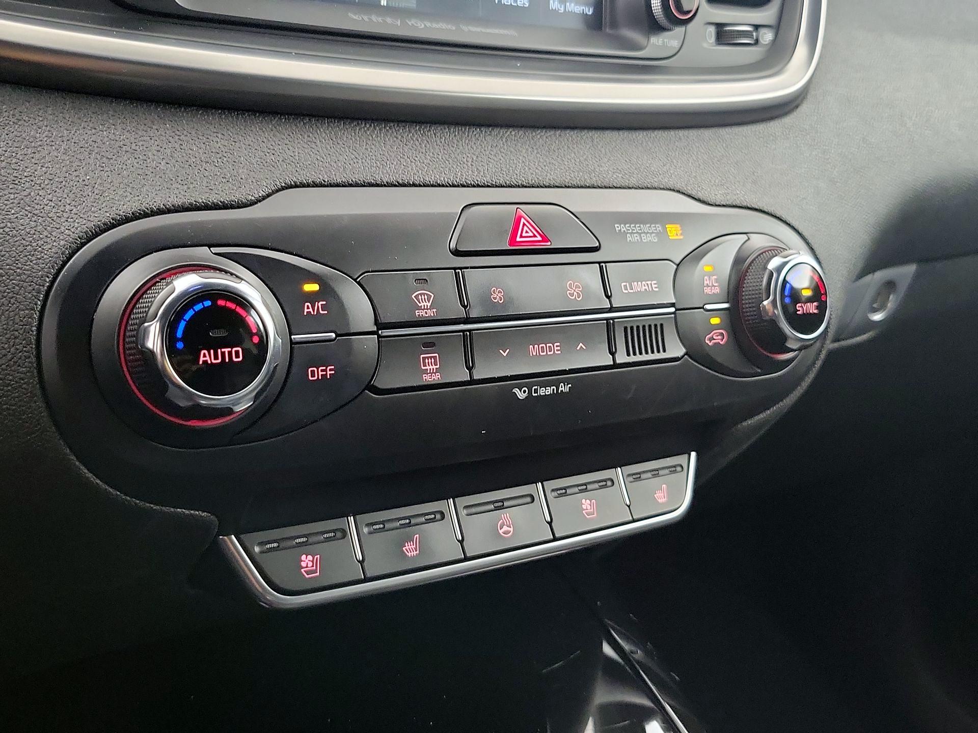 Thumbnail: 2016 Kia Sorento - 17