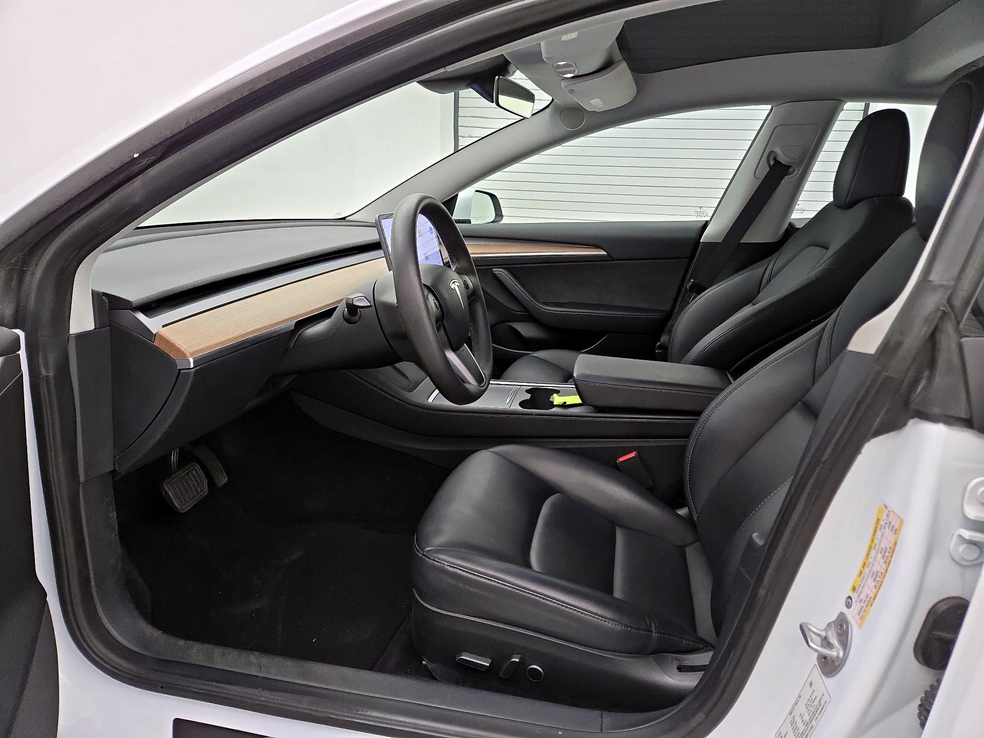 Thumbnail: 2023 Tesla Model 3 - 11