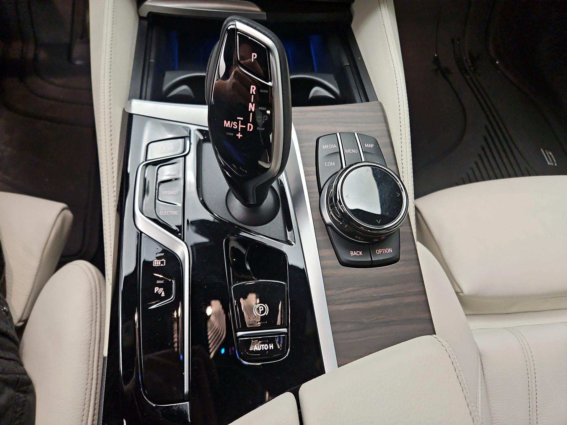 Thumbnail: 2022 BMW 5 Series - 18