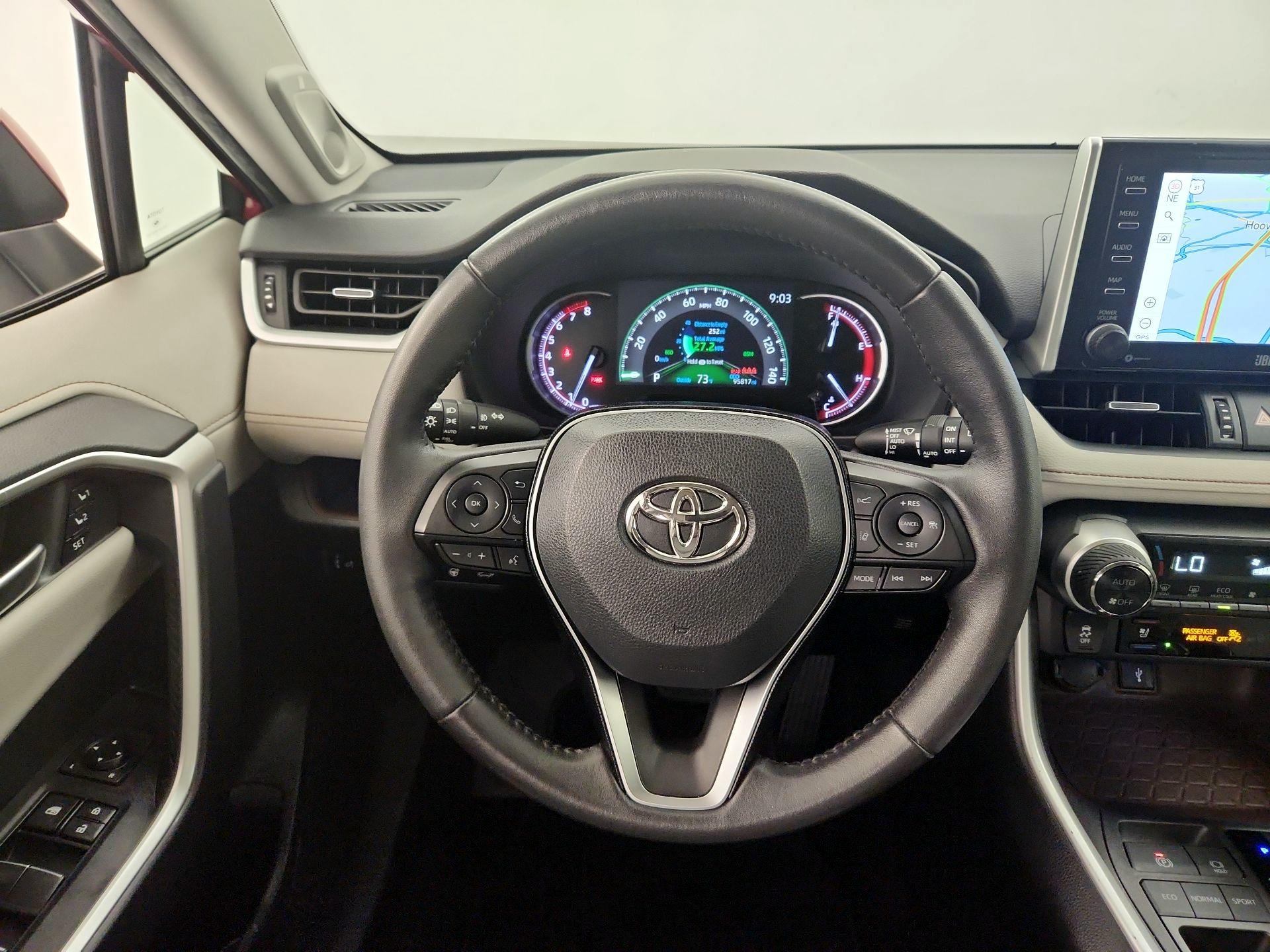 Thumbnail: 2021 Toyota RAV4 - 10