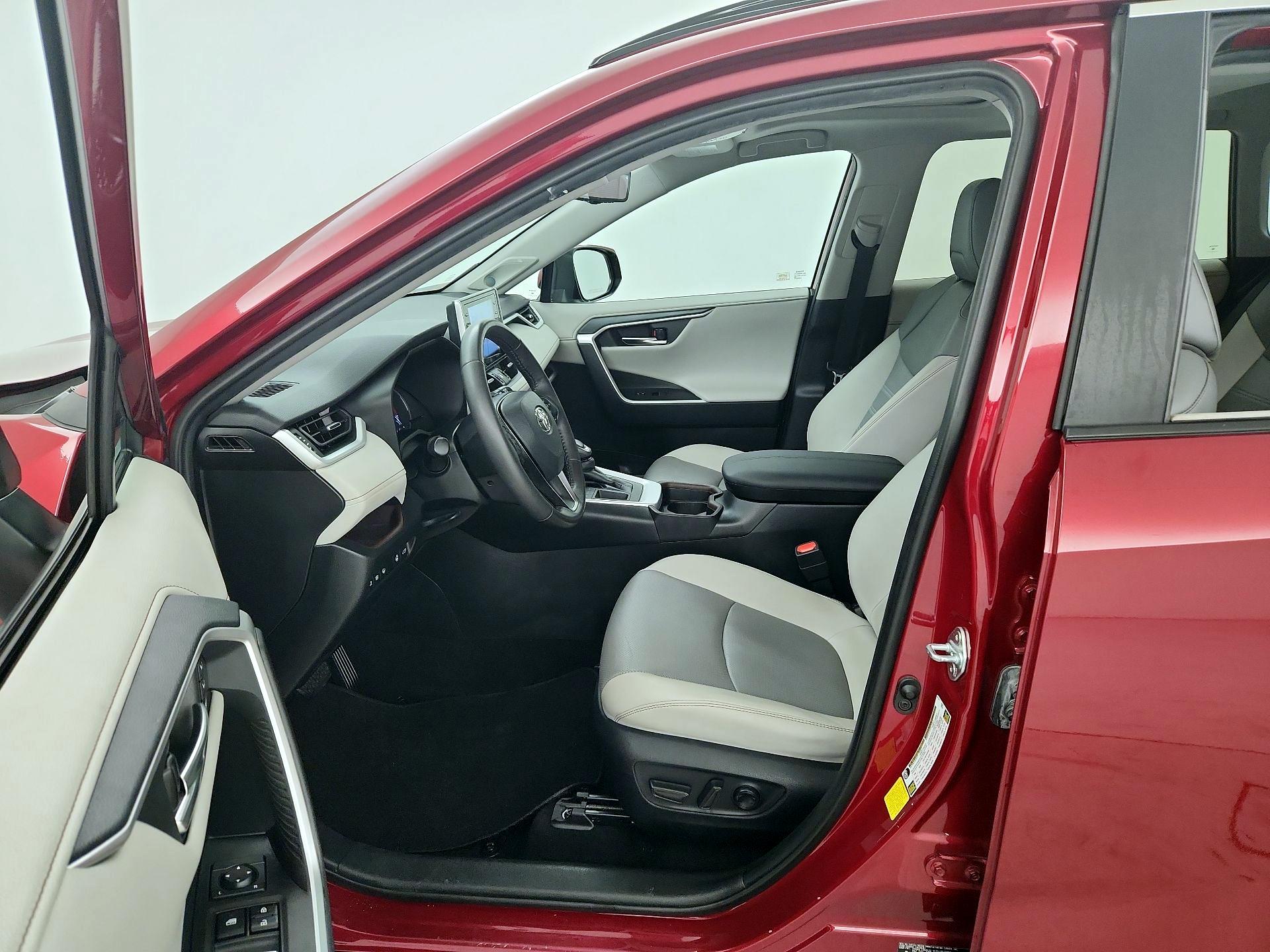 Thumbnail: 2021 Toyota RAV4 - 11