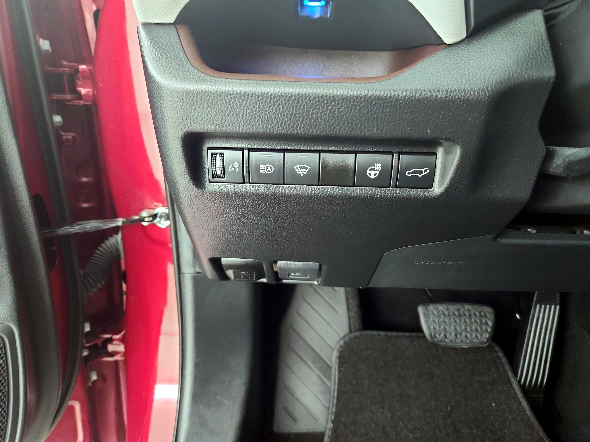 Thumbnail: 2021 Toyota RAV4 - 13